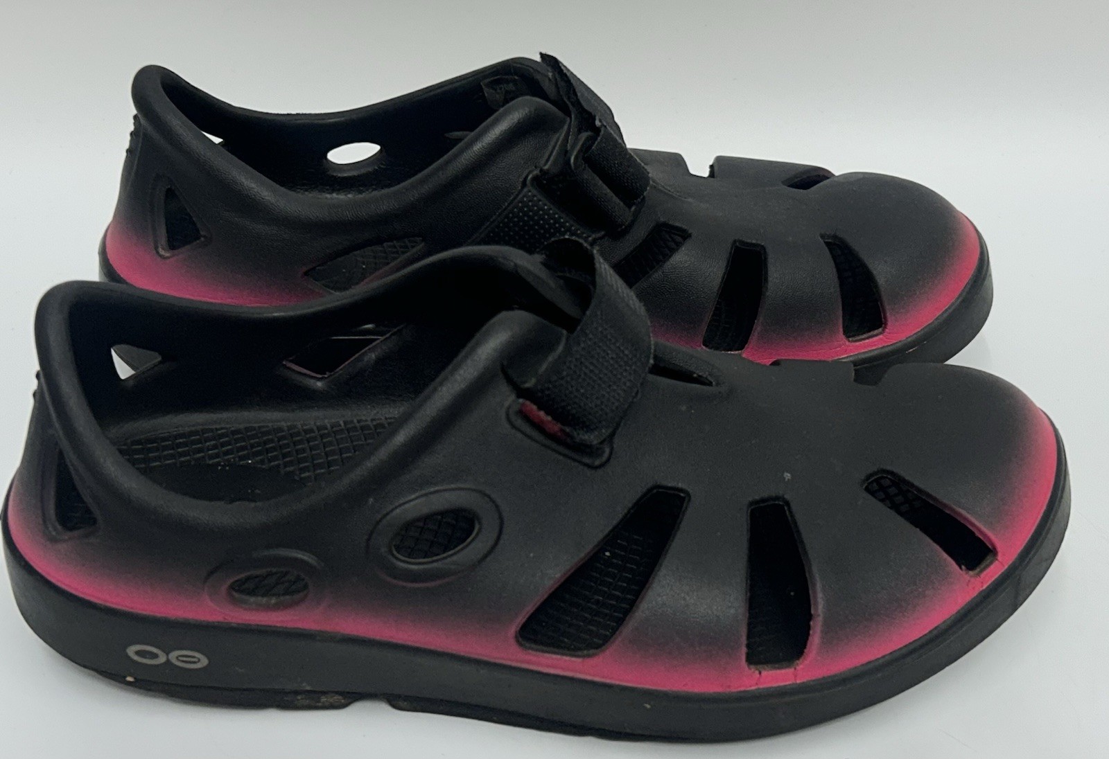 Oofos OOcandoo Slip-on Recovery Sandal Shoe Black/Pink Ombré W6/EU37
