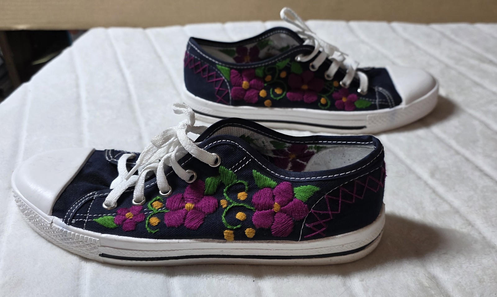 Mexican Artisanal Tennis Shoes Sz 7.5/8 Embroidered Flowers Cottage Core Boho