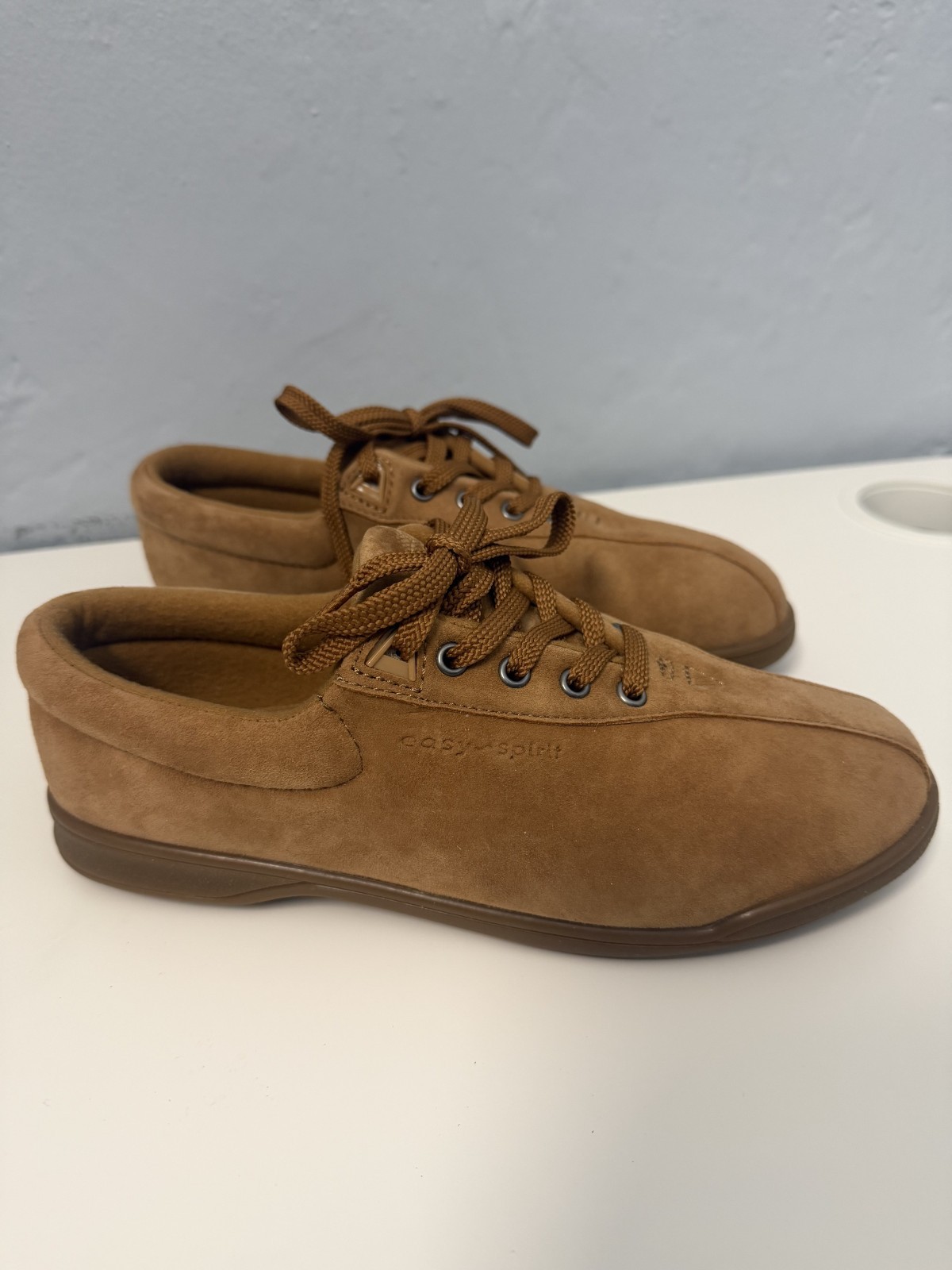 NEW IN BOX Easy Spirit AP1 Women’s Sport Walking Shoes Camel / Tan Size US 8M