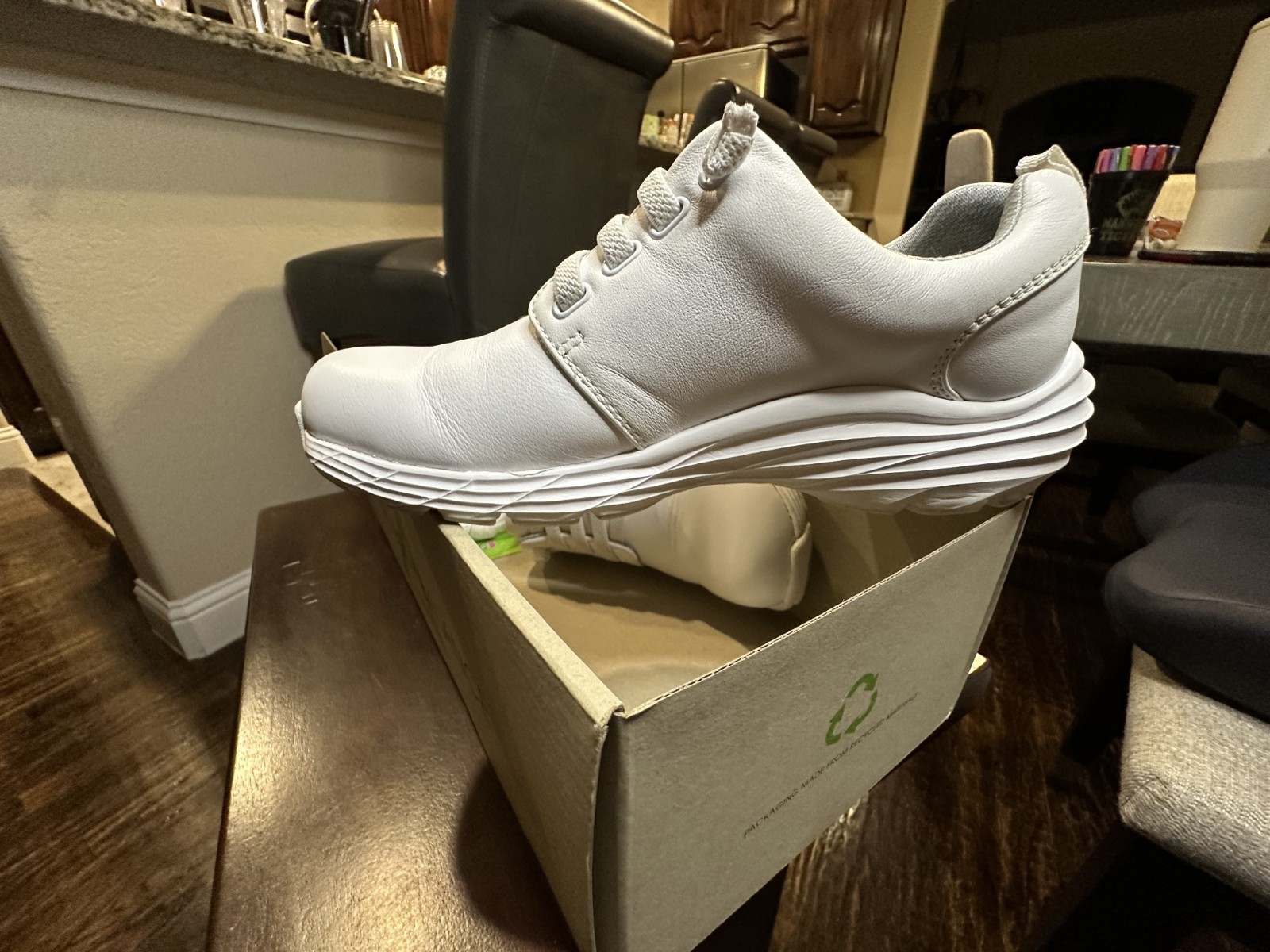 NurseMates Align Velocity White Leather Nursing Shoes Women 6.5M Slip Resistant