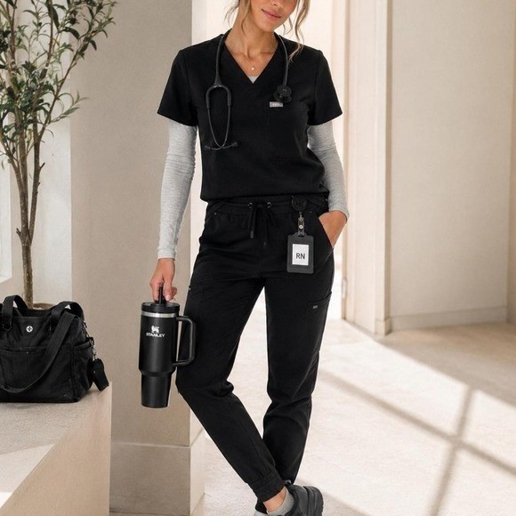 Clove Alto Women’s All Black Nursing Sneakers