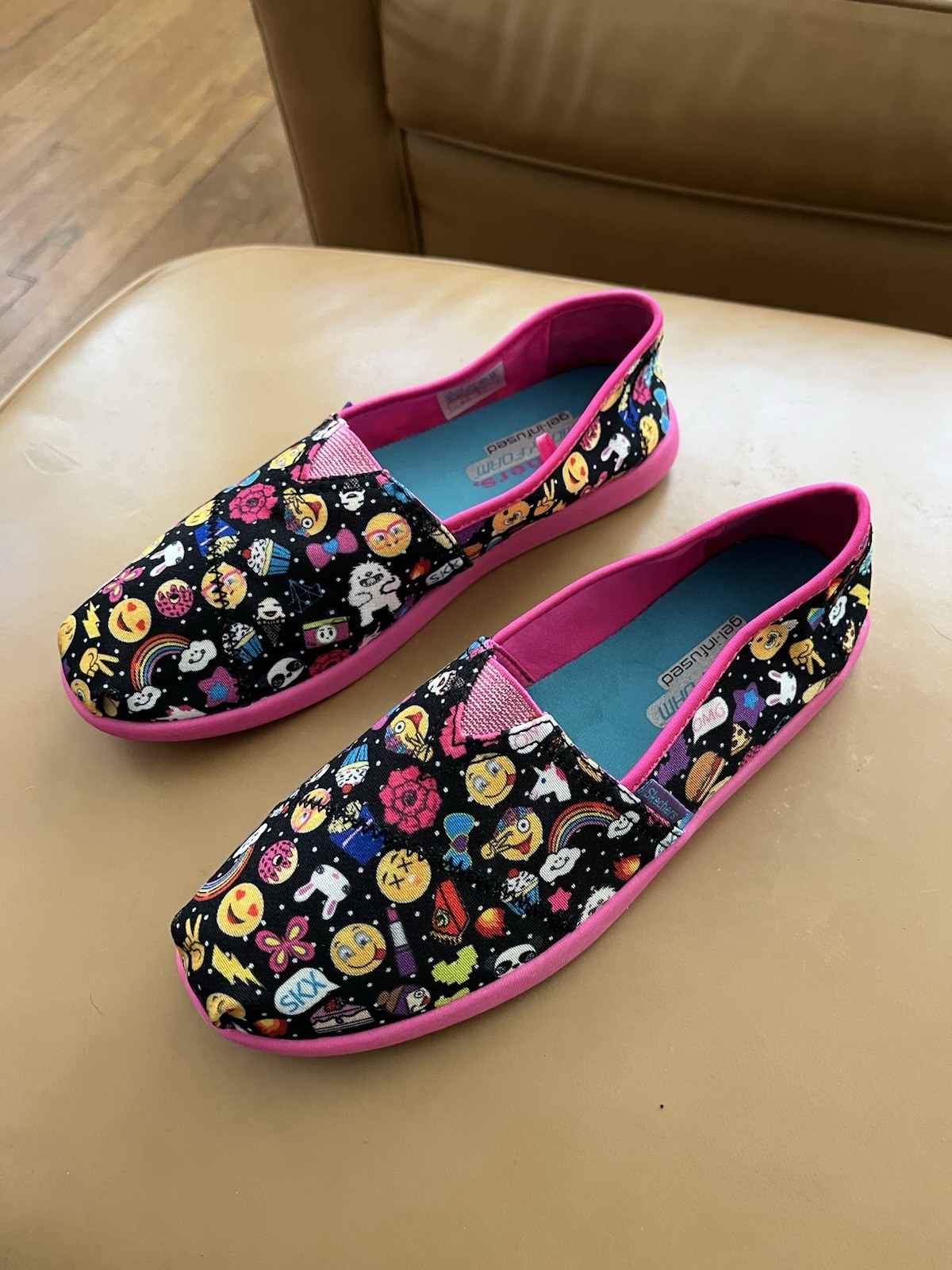 Skechers Womens Emoji Print Canvas Slip On Shoes Size 5 Memory Foam Gel Infused