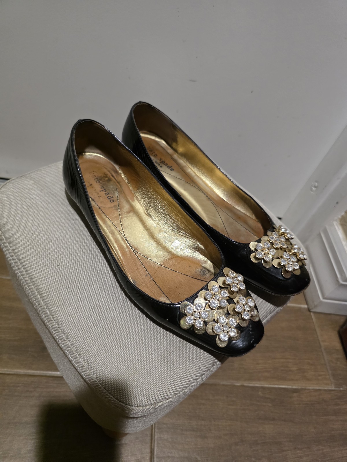 Kate Spade Black Patent Leather Flats w Flowers Women’s 8 made Italy