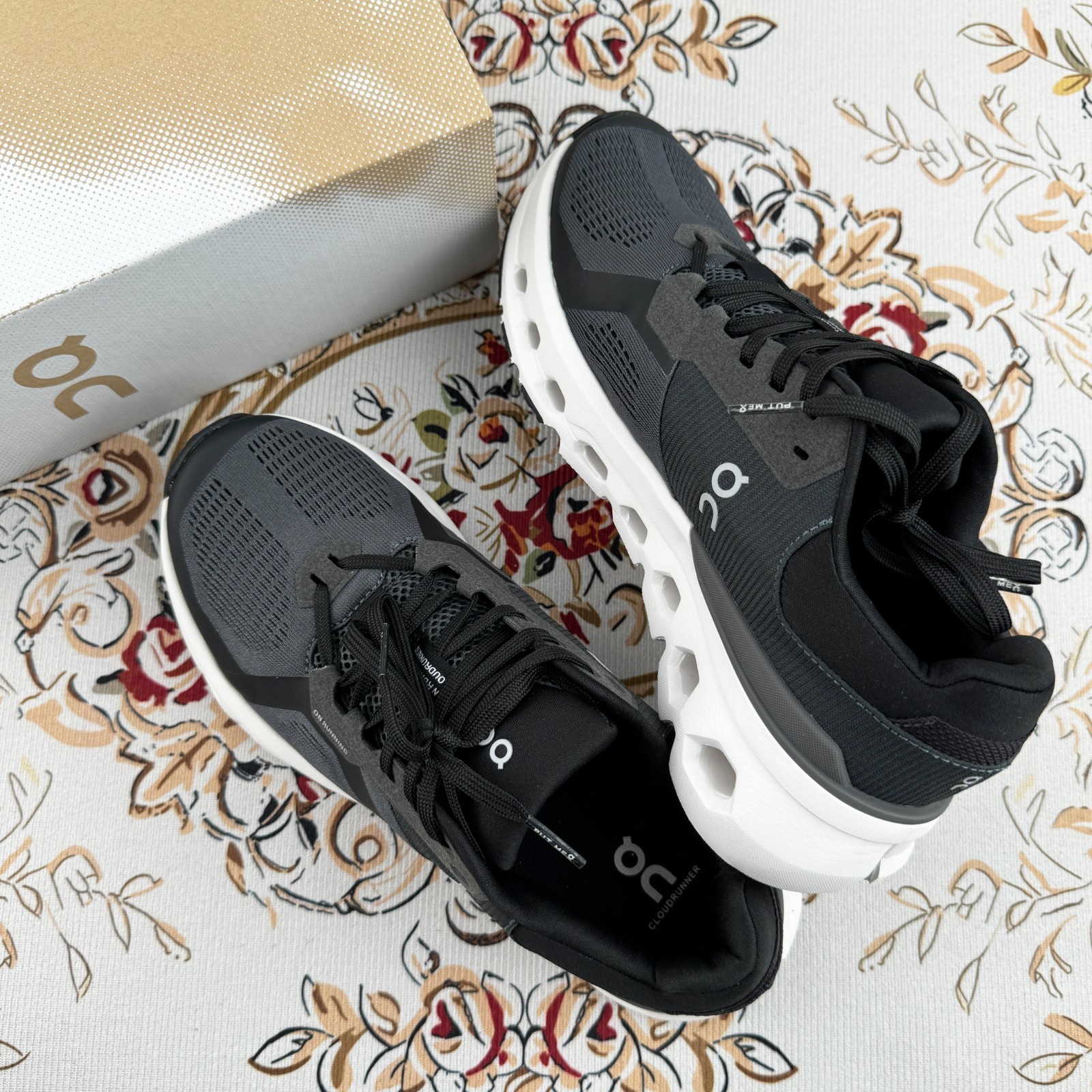 NEW On Cloudrunner 2 Eclipse|Black woman’s Sneakers/CloudTec® cushioning US6-9.5