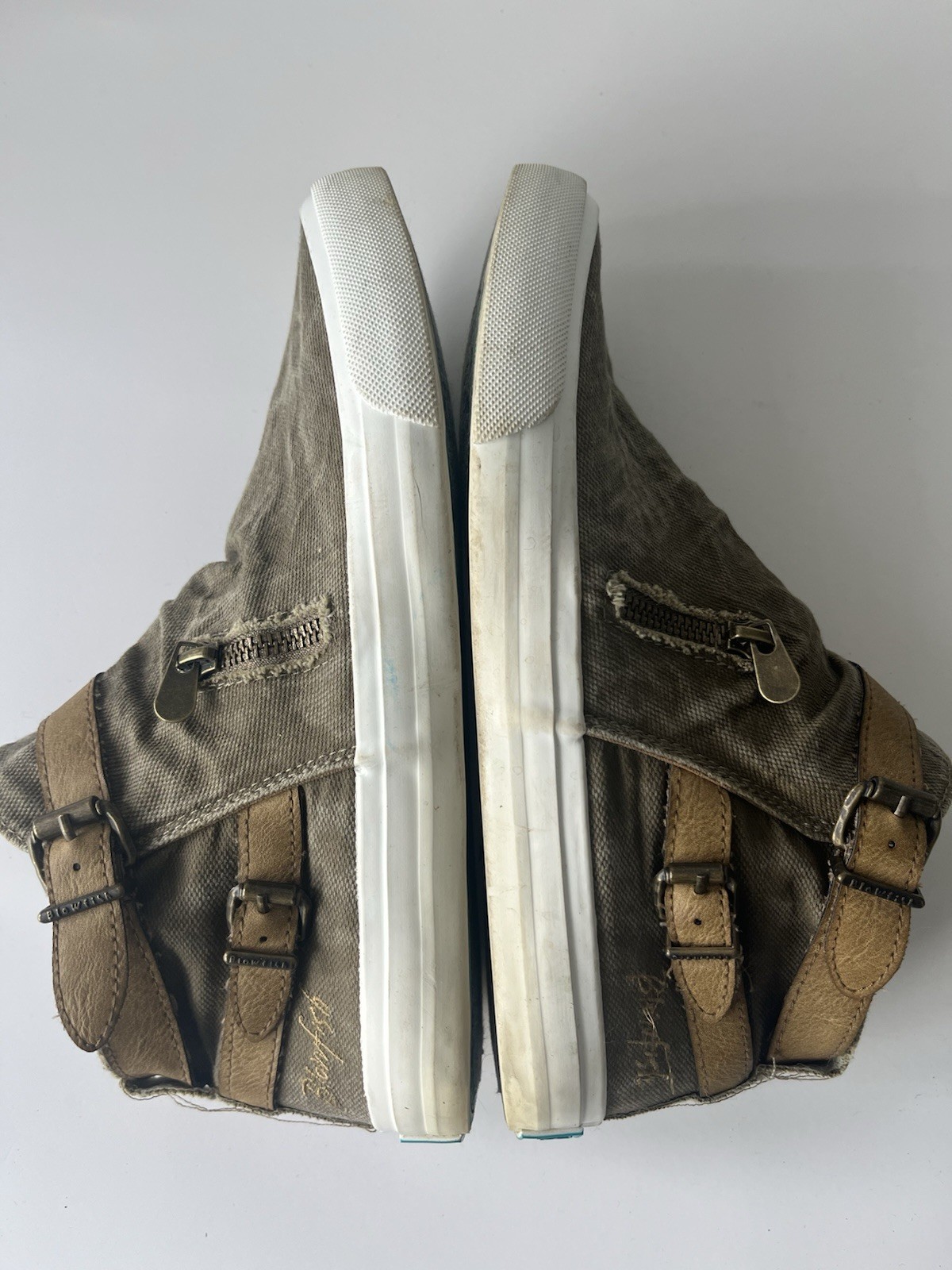 Blowfish Malibu Women’s Mondo Mid Top Canvas Sneakers Distressed Olive Khaki 9