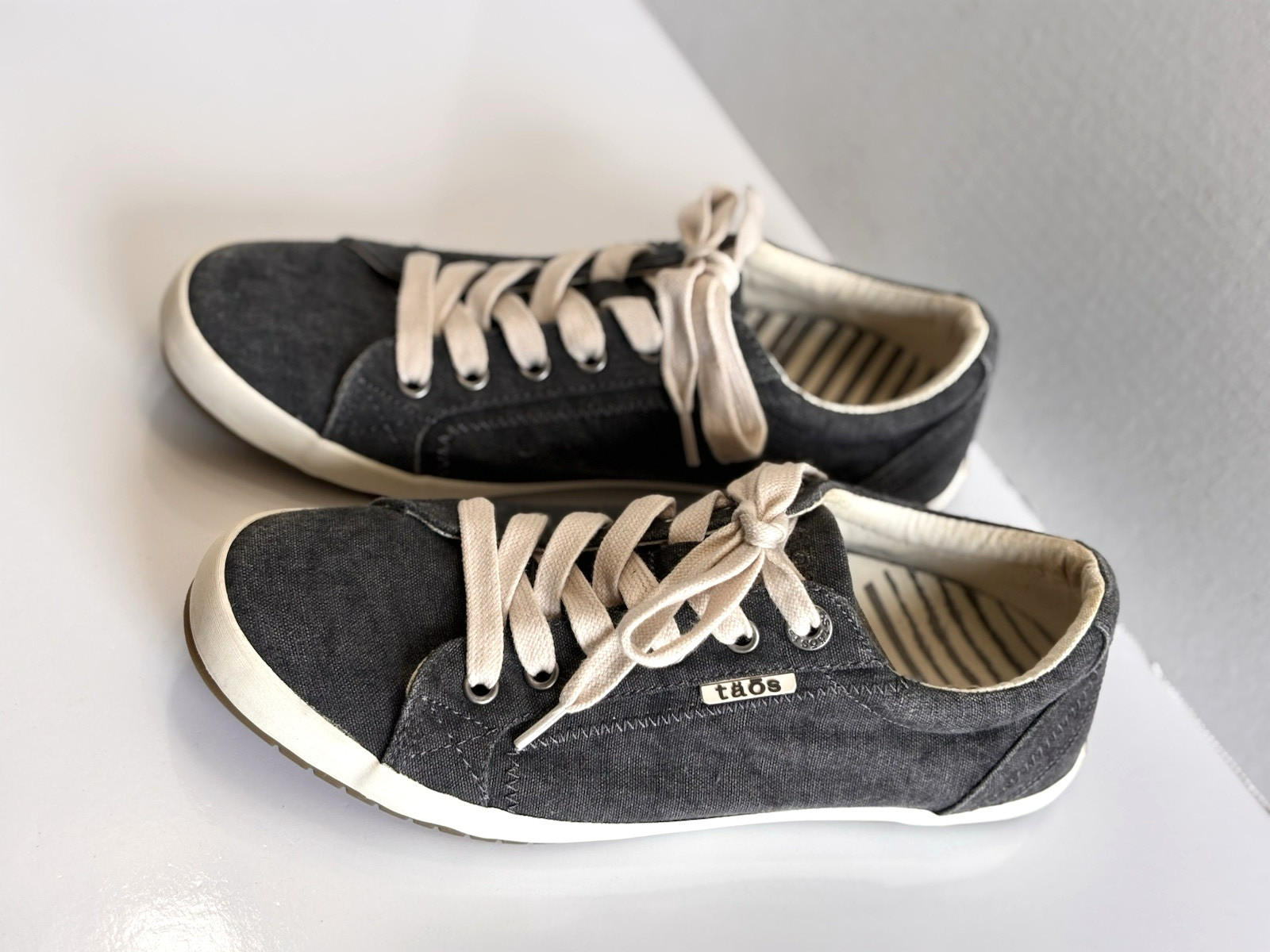 Taos Star Women’s Sz 8.5 Charcoal Wash Canvas Lace Up Comfort Sneaker STA-12844