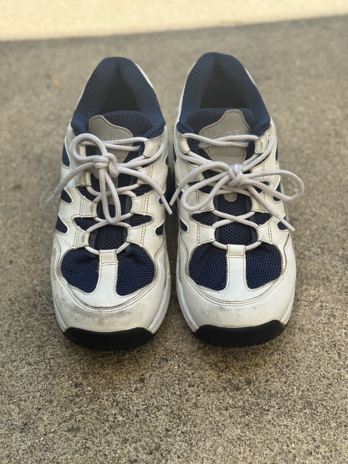 Z Coil Women’s Size 8 Shoe Freedom Slip Resistant Navy White Sneakers