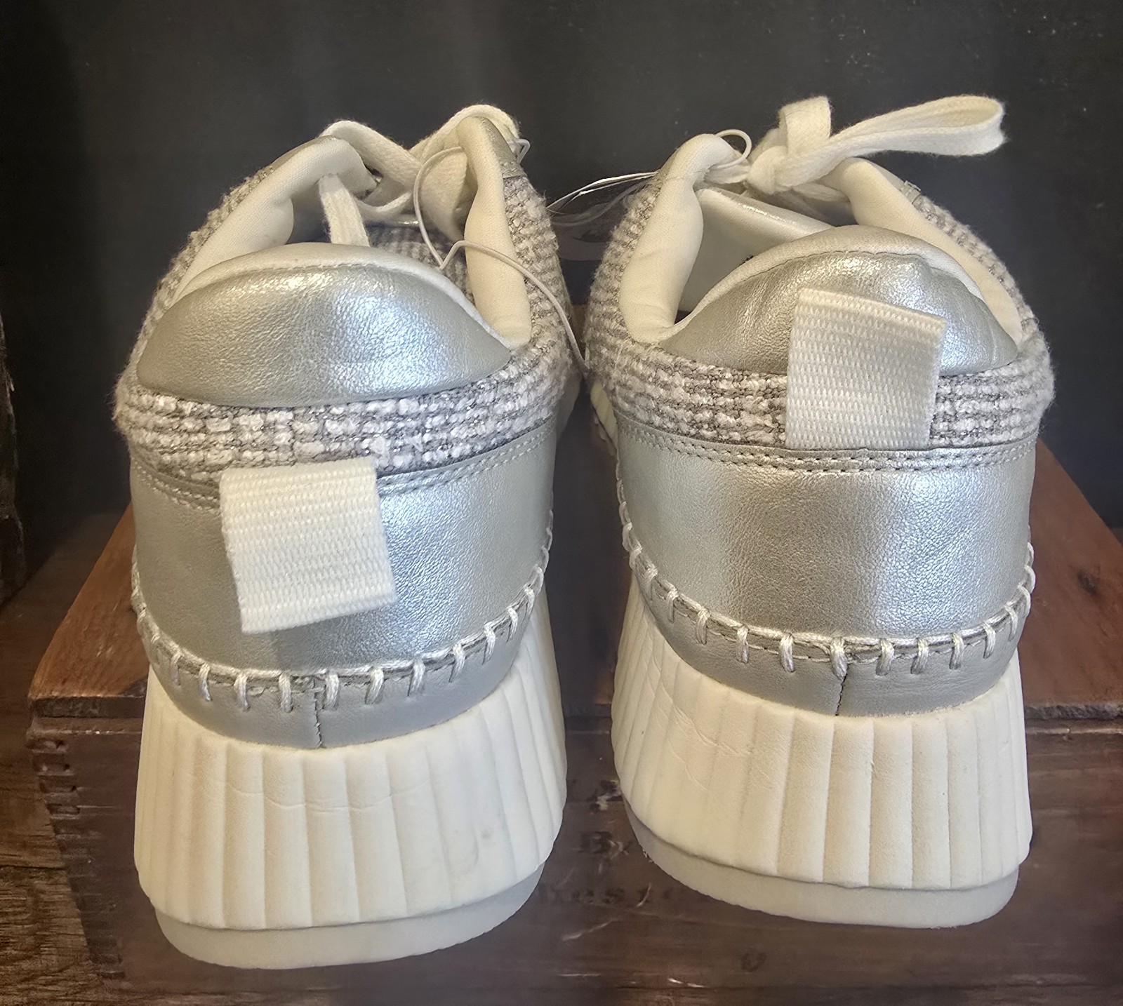 Universal Thread Women’s Silver Persephone Sneakers Memory Foam Sz 11 New w Tags