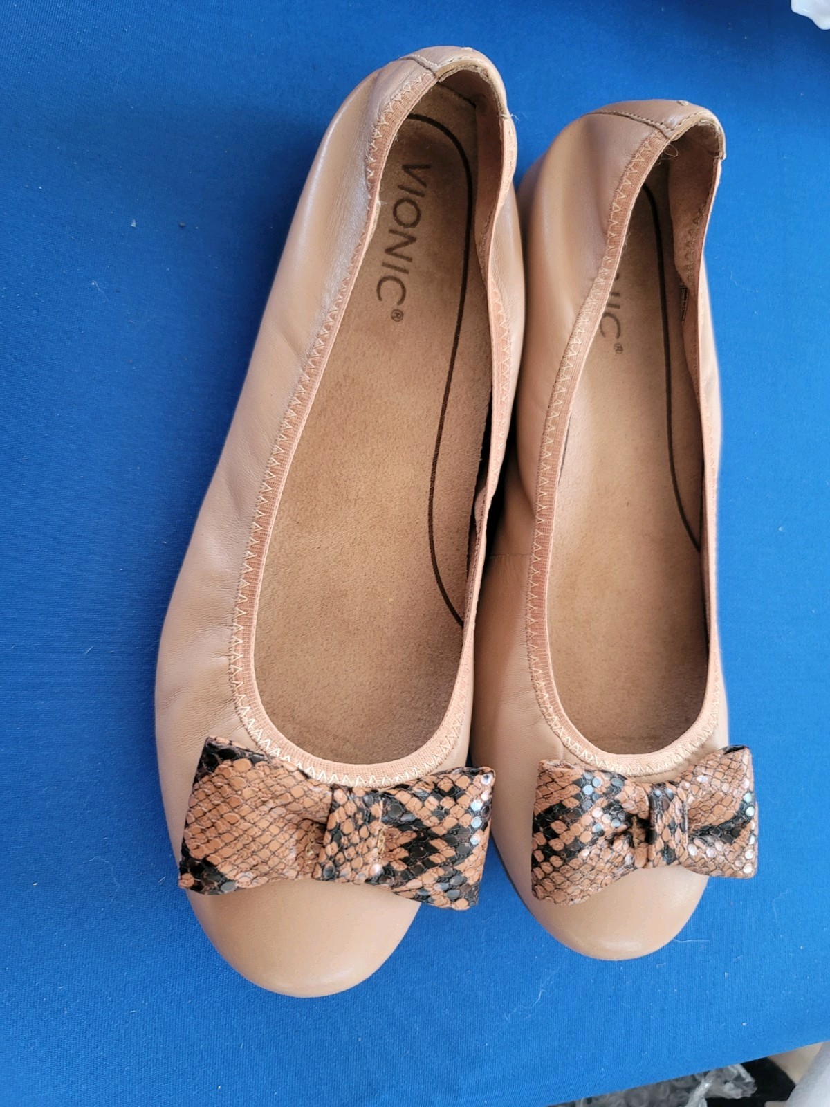 Vionic Ladies Tan Slip On Casual Shoe With Bow