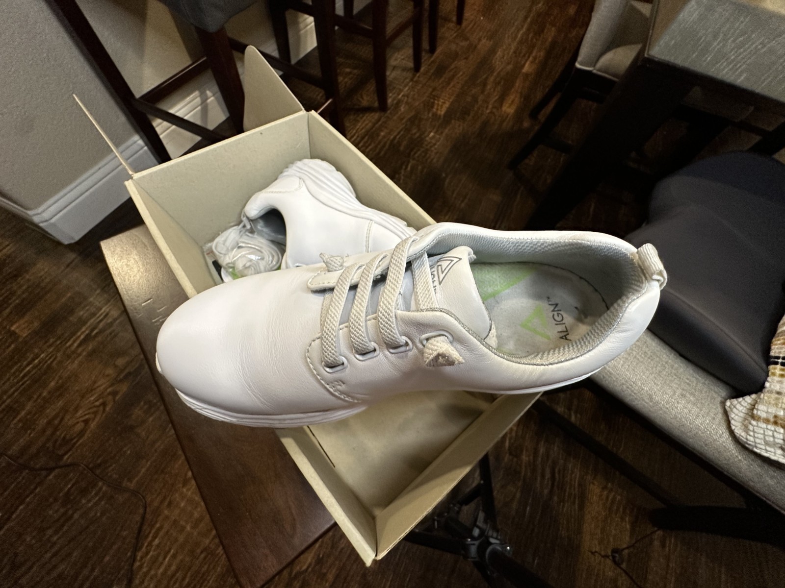 NurseMates Align Velocity White Leather Nursing Shoes Women 6.5M Slip Resistant