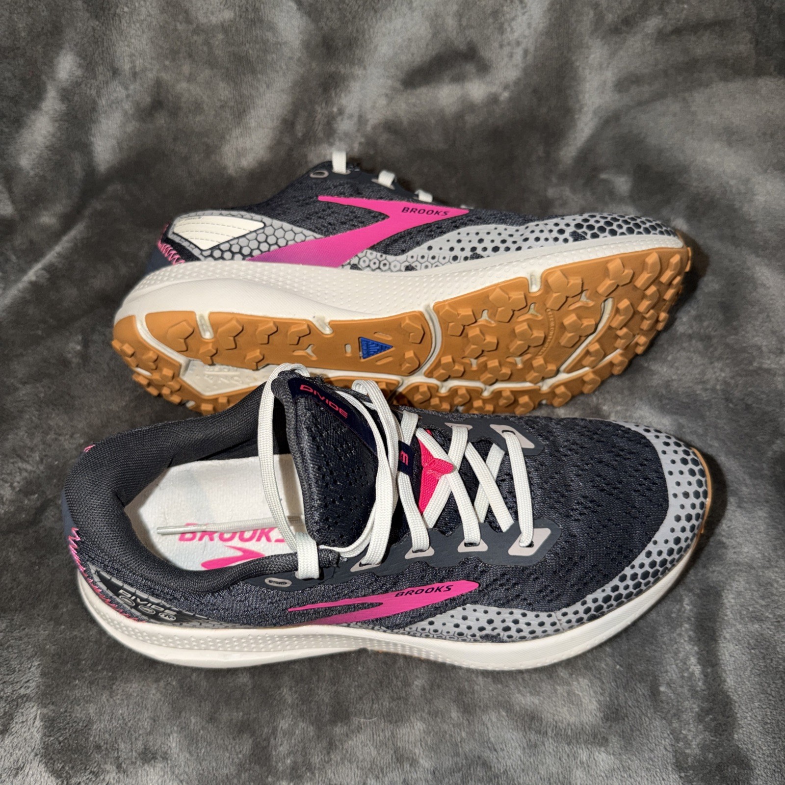 Brooks Divide 3 Womens Shoes Sz 8 B Trail Running Ebony Gray Pink Sneakers EUC