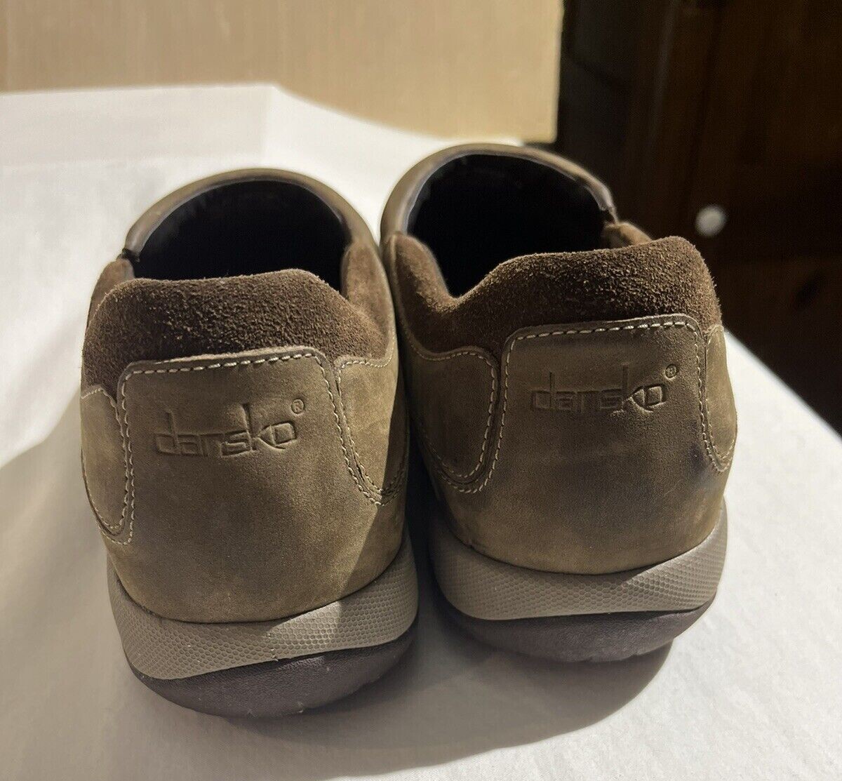 Women’s Dansko Patti Vibram Casual Shoes Brown Suede Nubuck Slip On sz 42 GUC
