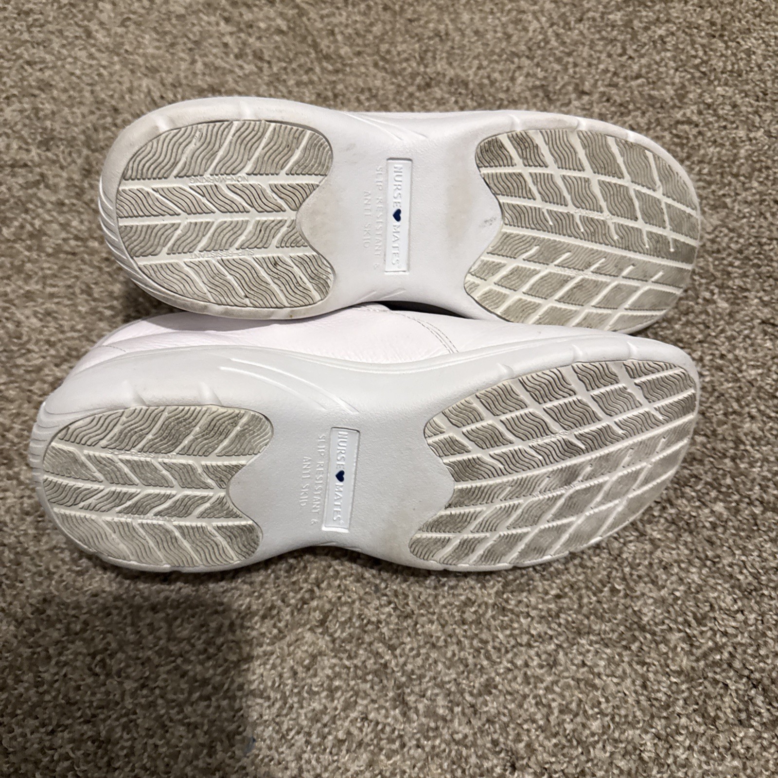 Nurse Mates Dove White Leather Clogs Slip On Comfort Shoes Women Size 9.5 W GUC