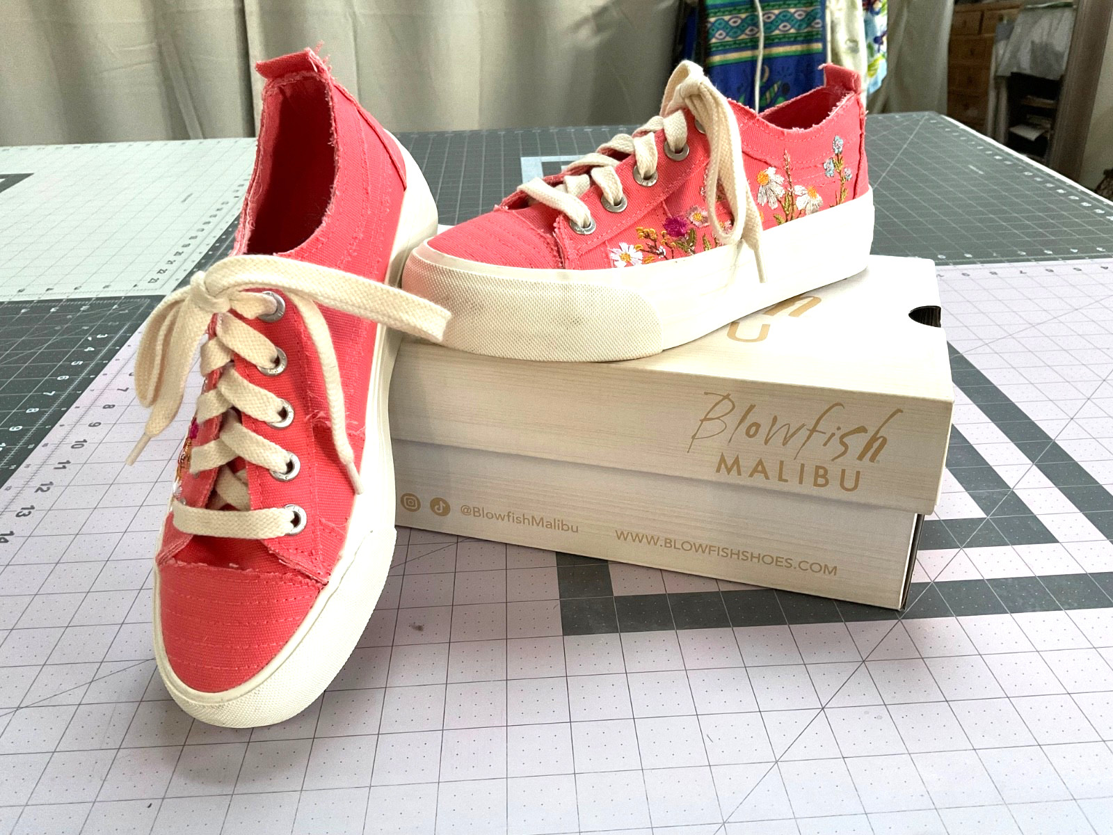 BLOWFISH EMBROIDERED WATERMELON CANVAS SNEAKERS SZ 8 NEW!