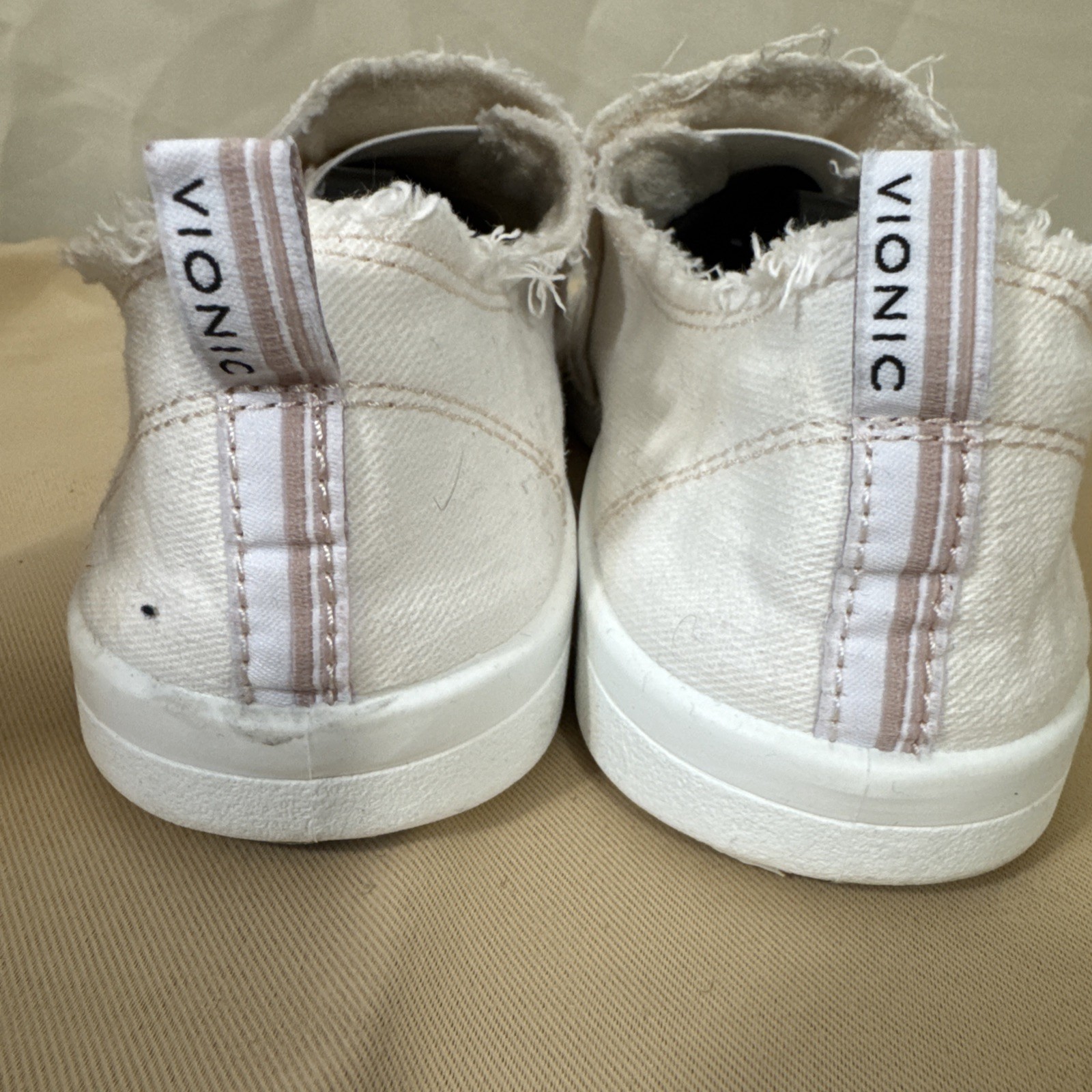 Vionic Beach Casual Shoes Womens Size 7 Medium White Fabric Comfort Distressed