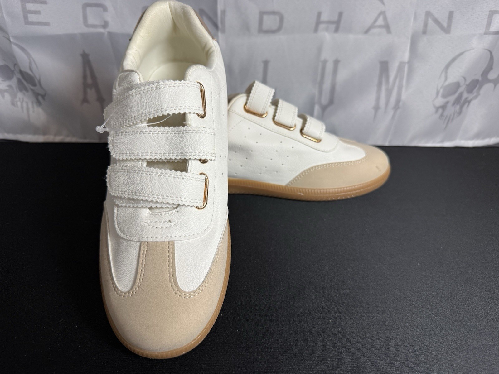 Dolce Vita Women’s Size 8.5 White Beige Hook & Loop Closure Sneaker With Defect