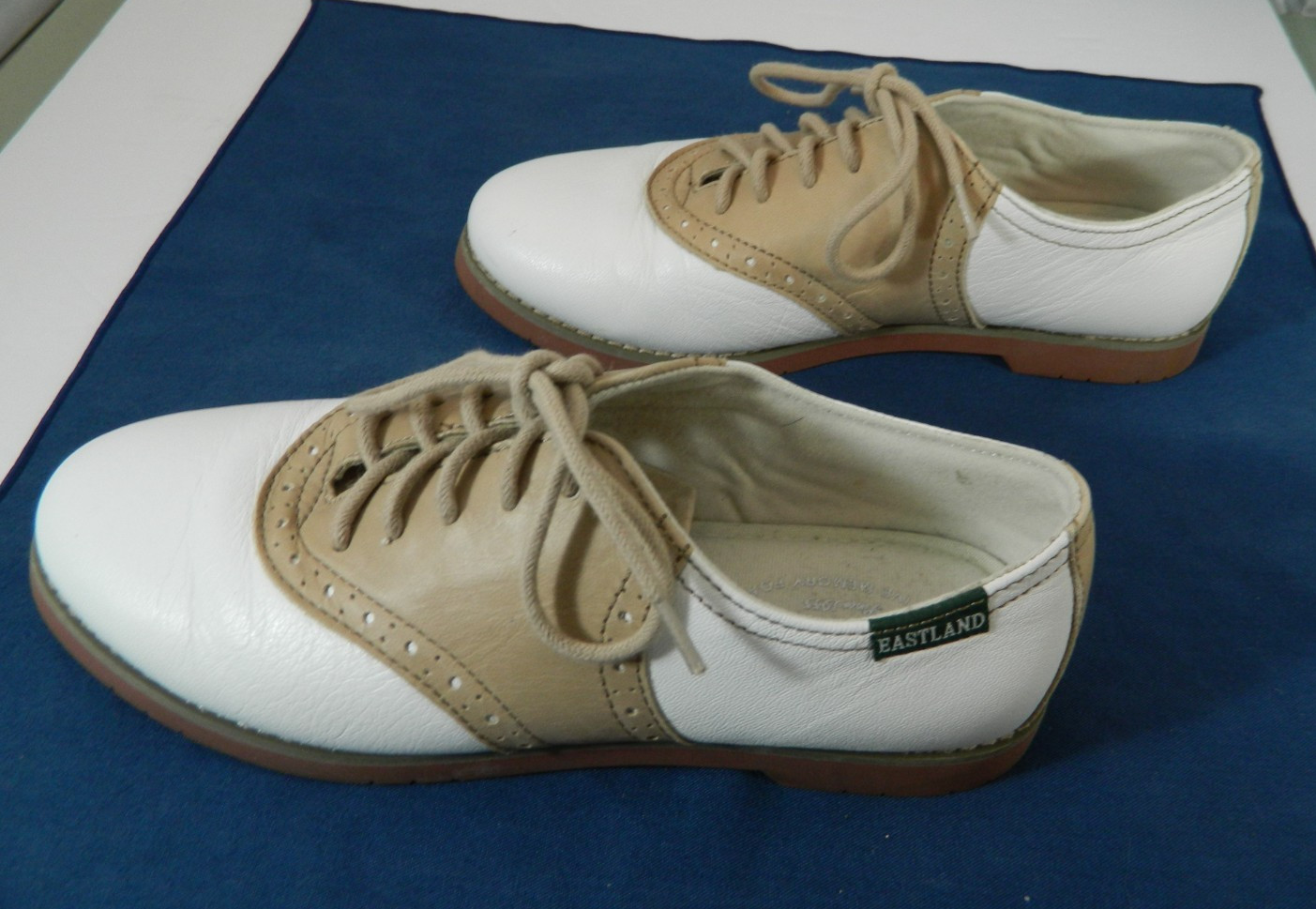 Eastland Sadie Women’s Size 6 Saddle Shoes Leather Oxford White Brown 3331