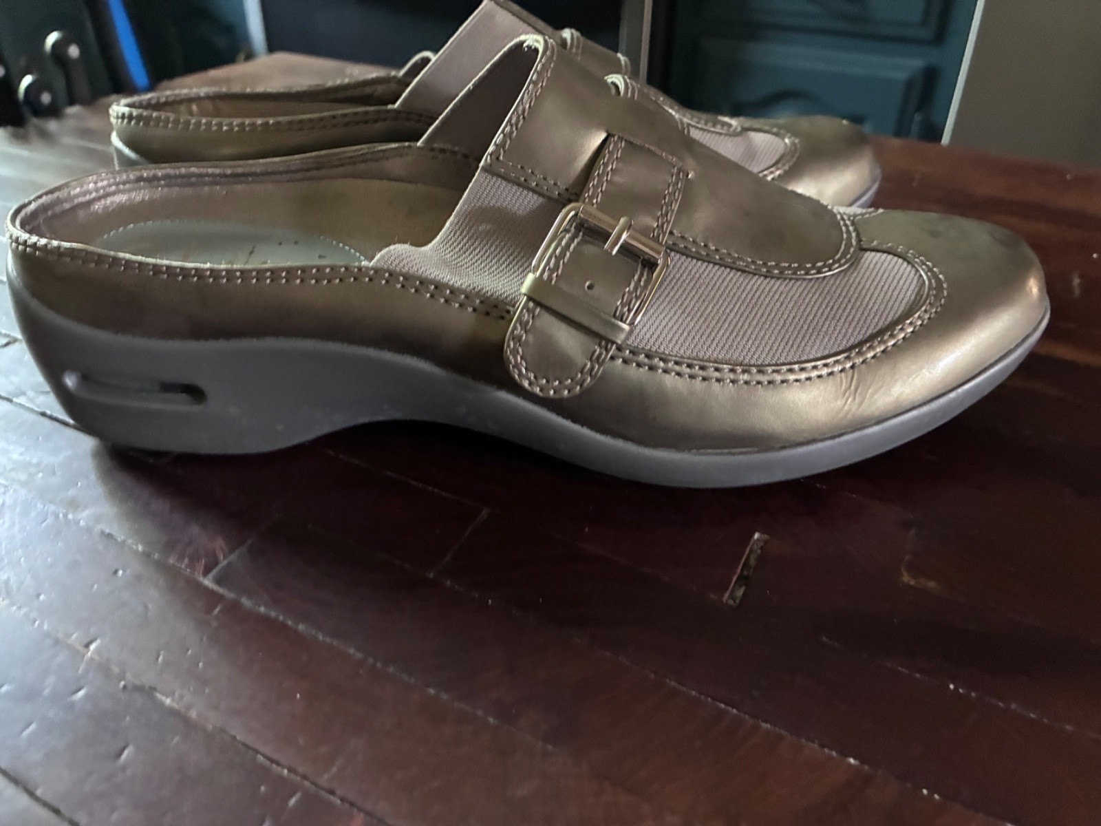 Cole-Haan ladies metallic clogs in excellent condition!