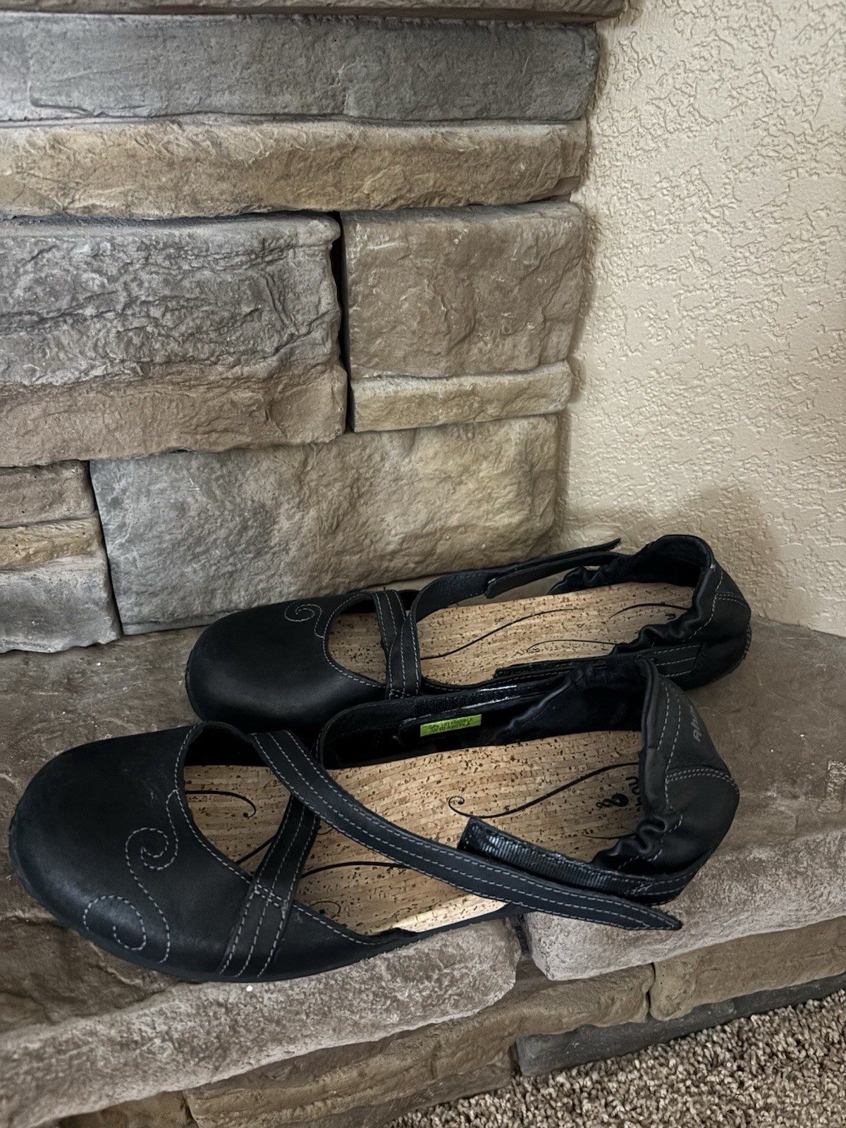 AHNU Mary Jane Shoes Womens 10 Karma Latitude Black Leather Cork Hook & Loop