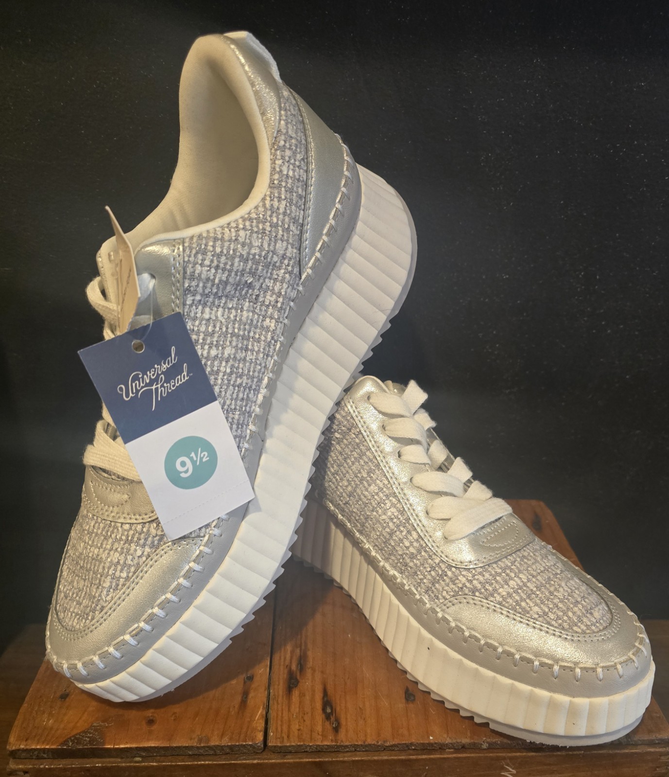 Universal Thread Womens Silver Persephone Sneakers Memory Foam Sz 9.5 New w Tags