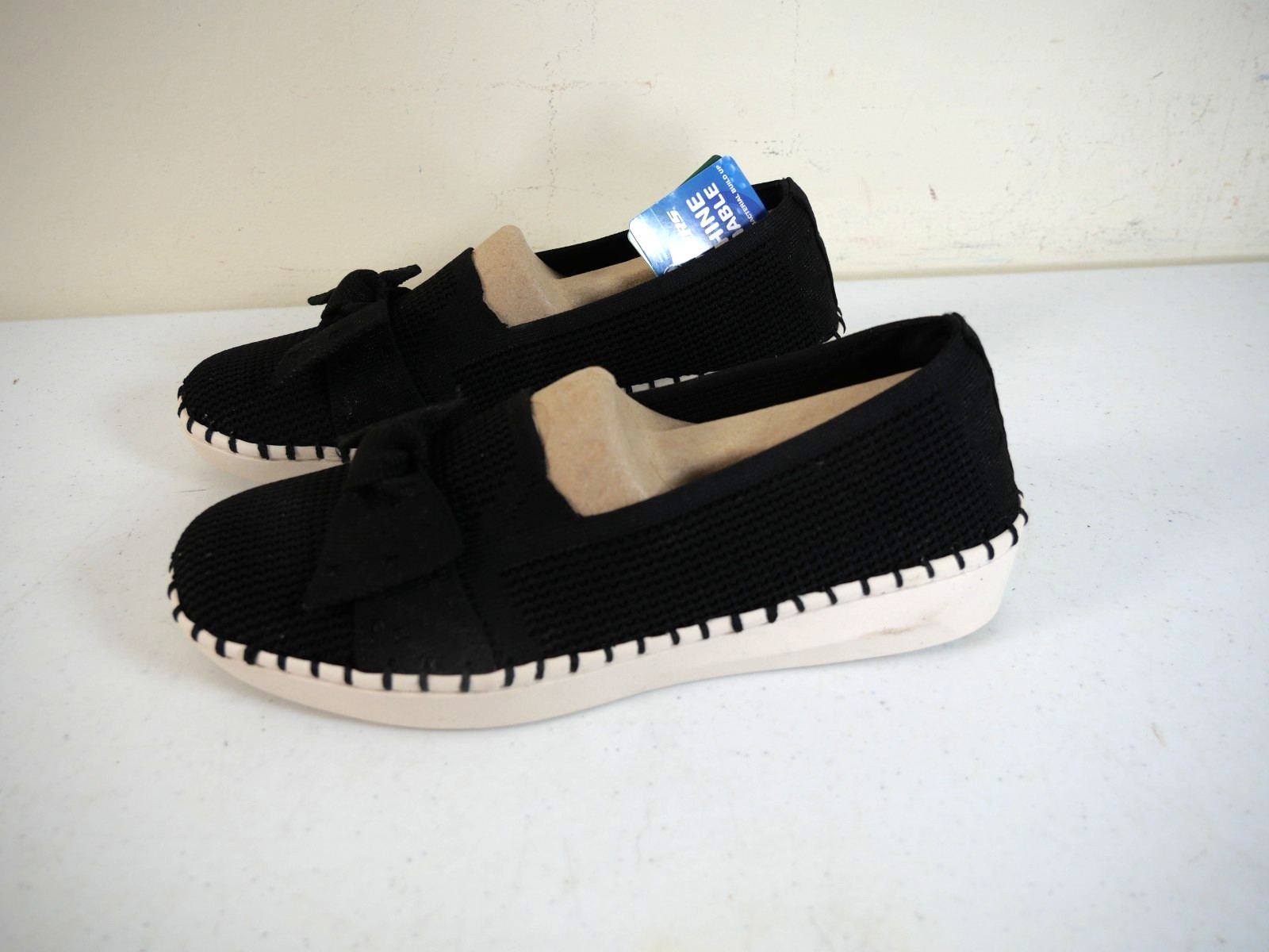 SKECHERS Women’s 6.5 M Black Mesh Air-Cooled Memory Foam Comfort Shoes NEW, Bow