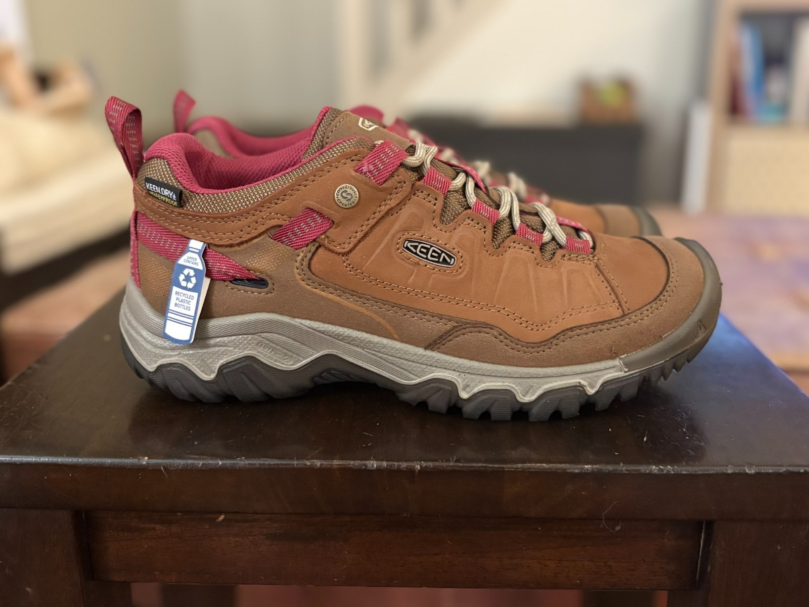 New KEEN Targhee IV Waterproof Hiking Shoes-Women’s Size 8.5 (EU 39)