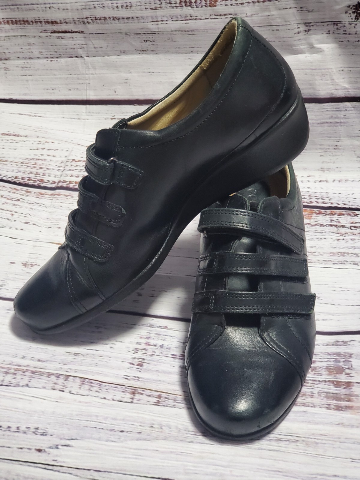 ECCO Shoes Womens Size 9.5 Black Leather Hook Loop Walking Comfort Sneakers