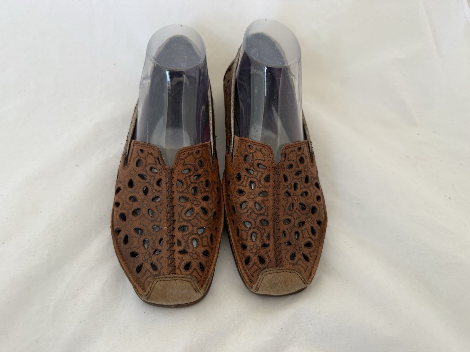 Taos Expose Driving Loafers Size 7 Slip-On Saddle Brown Leather Laser Cut Flats