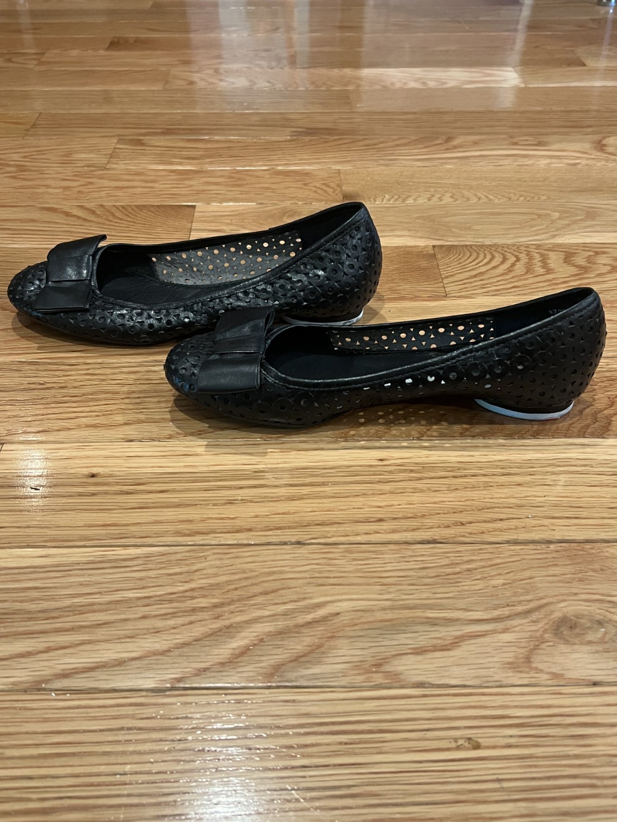 Clarks Artisan Black Leather Laser Cut Slip On Comfort Shoes Women’s Size 7 1/2