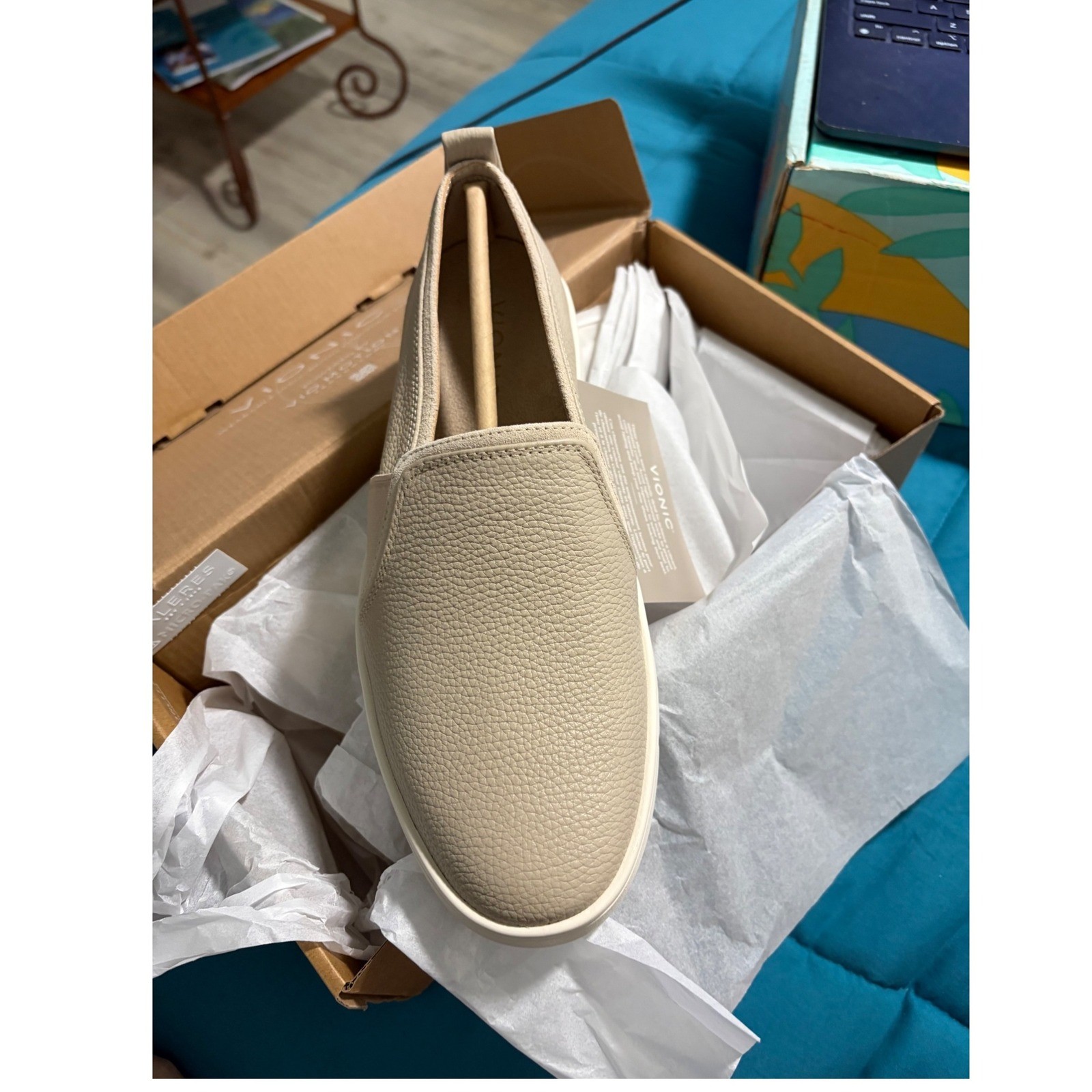 Vionic Leather Vio Motion Cambria Oatmeal Leather Slip-On Sneakers