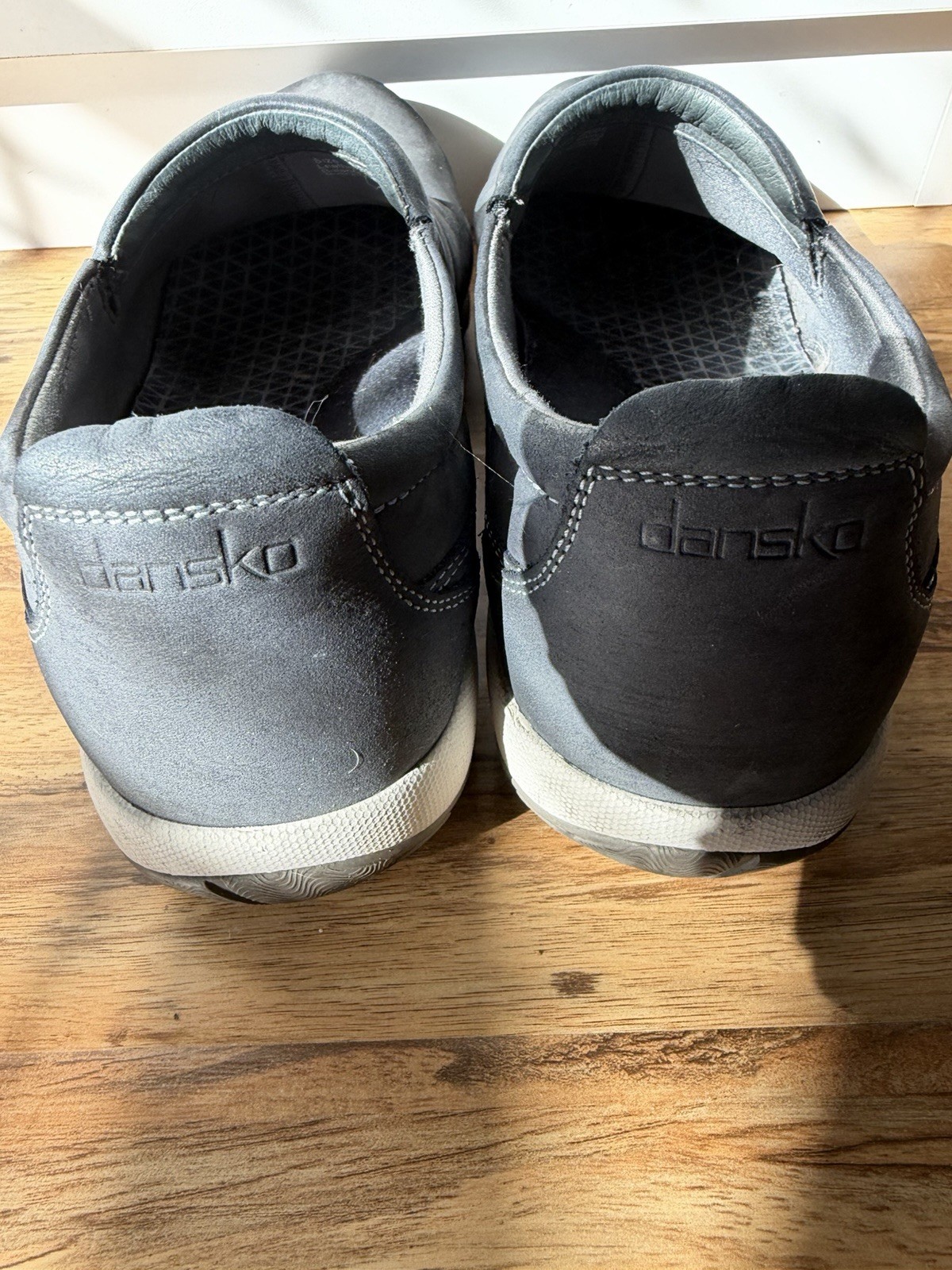 Dansko Patti Women’s 41 Navy Blue Milled Nubuck Waterproof Slip-On Clogs Vibram