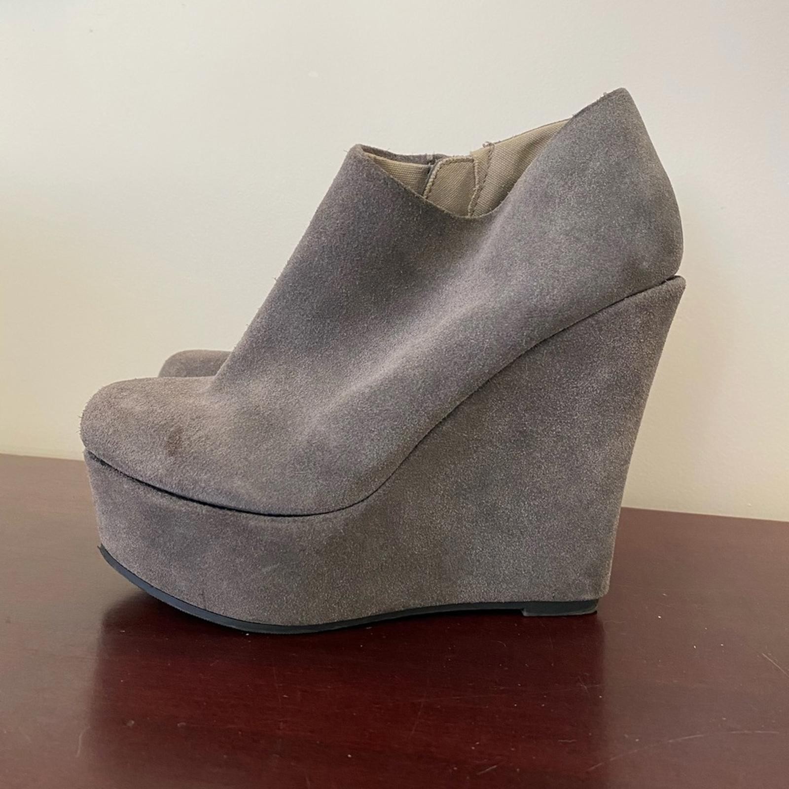 Deena & Ozzy Suede Platform Wedge Booties – Gray, Size 6