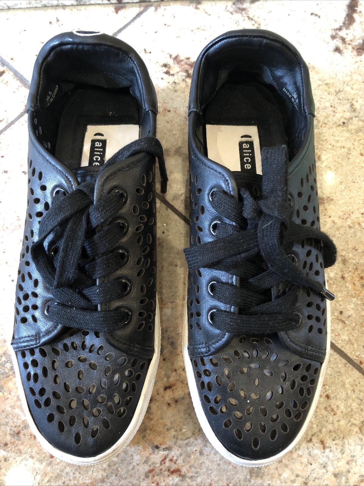 ALICE & OLIVIA LEATHER WOMEN SNEAKERS EUC Size 36.5