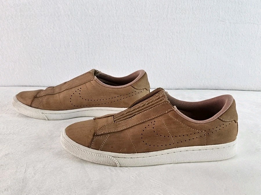 Vintage 2017 NIKE Tennis Classic Ease Shoes Women’s 7 Brown Sneakers 896504-200