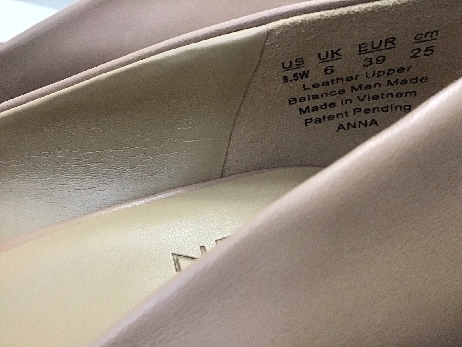 New Naturalizer 8.5 Wide Anna Pointed Toe Dress Pumps Creme Brulee Leather (N62)