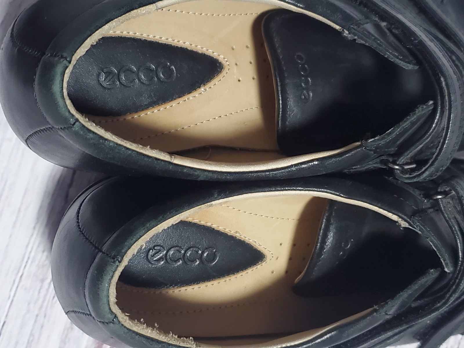 ECCO Shoes Womens Size 9.5 Black Leather Hook Loop Walking Comfort Sneakers