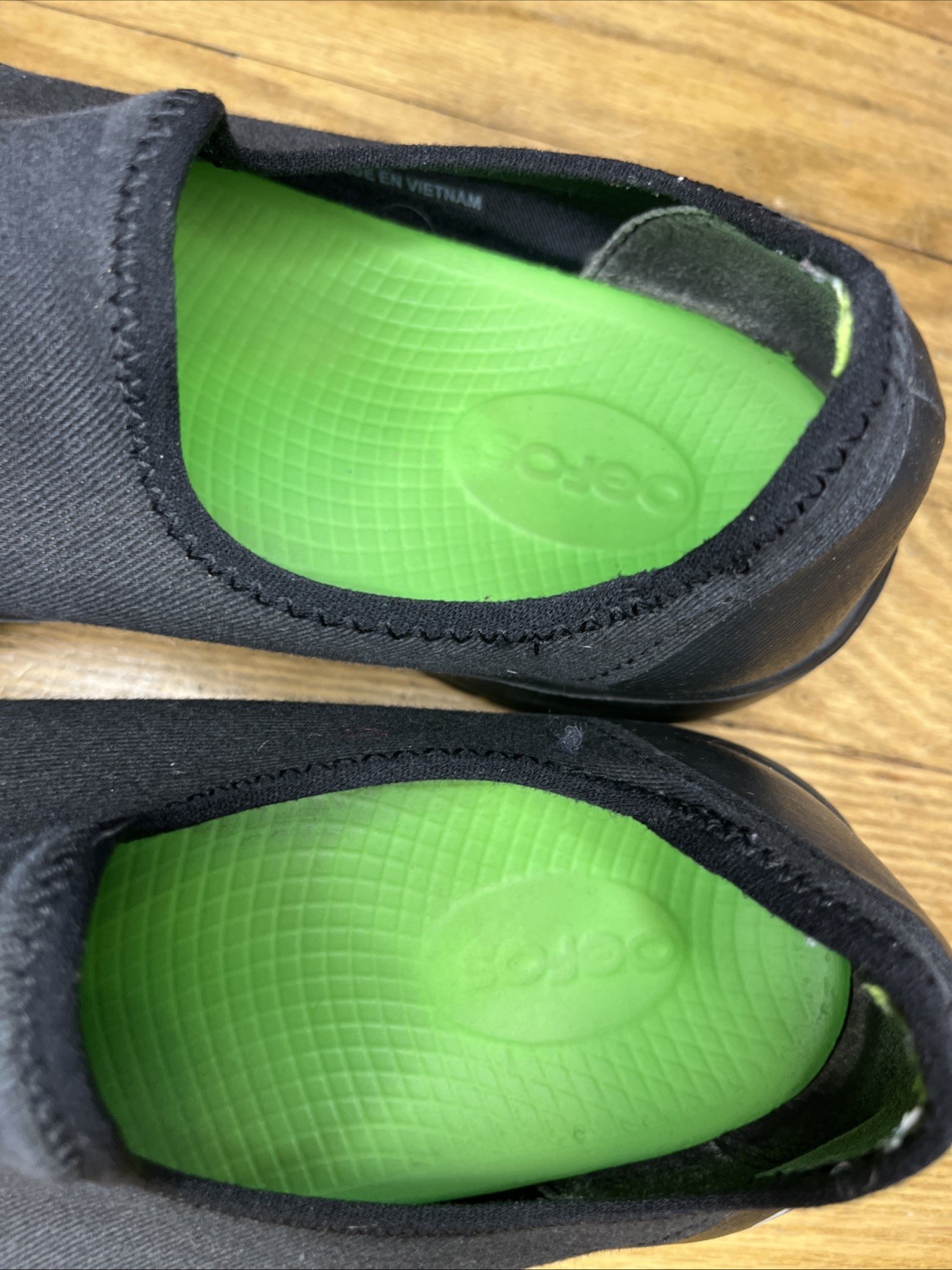 OOfos OOmg eeZee Low Women’s 9 , EU 40 All Black Canvas Comfort Recovery Shoes
