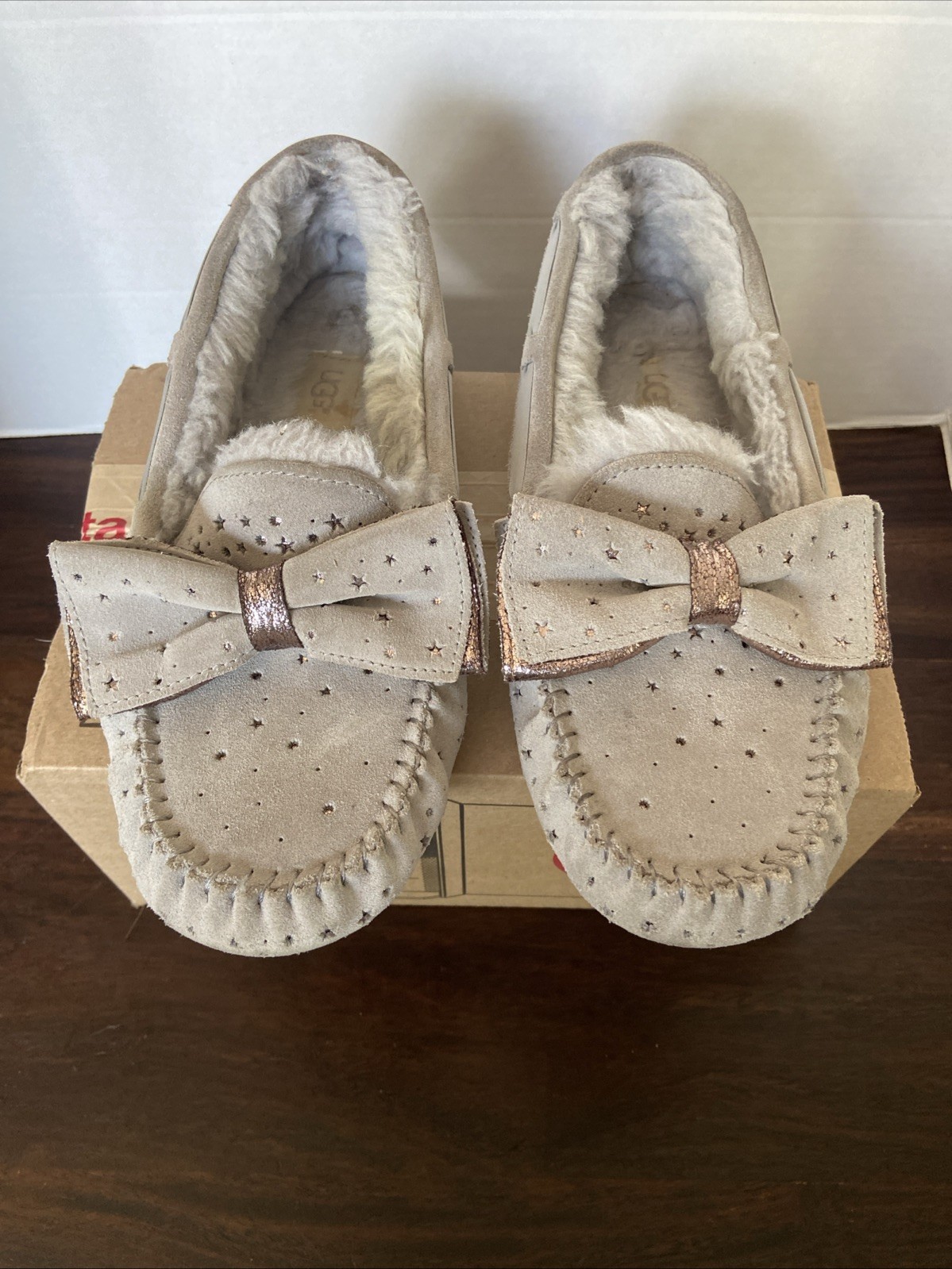 Ugg Dakota Stargirl Gray Suede Bow Moccasins Size 9