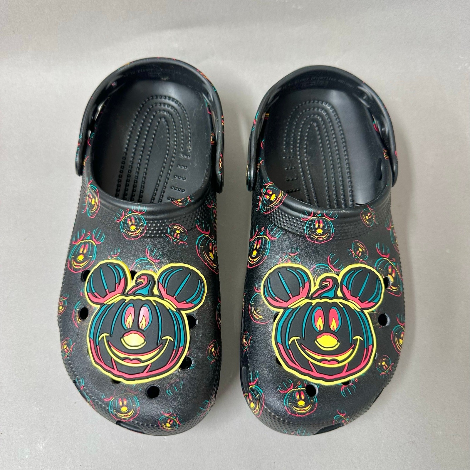 Crocs Disney Mickey Halloween Glow In The Dark Classic Clog Womens size 9 Mens 7