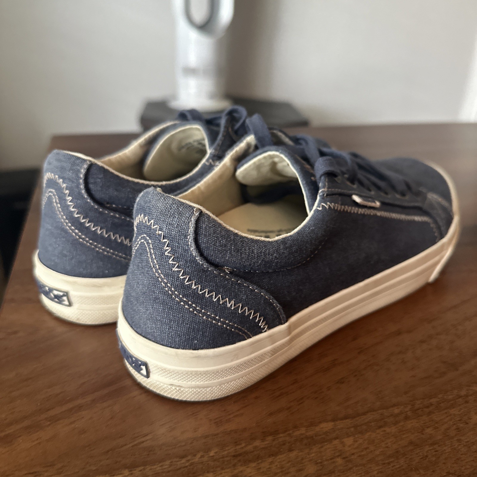 Women’s TAOS Star Sneakers Casual Shoe – Size 9.5 – Blue Washed Denim
