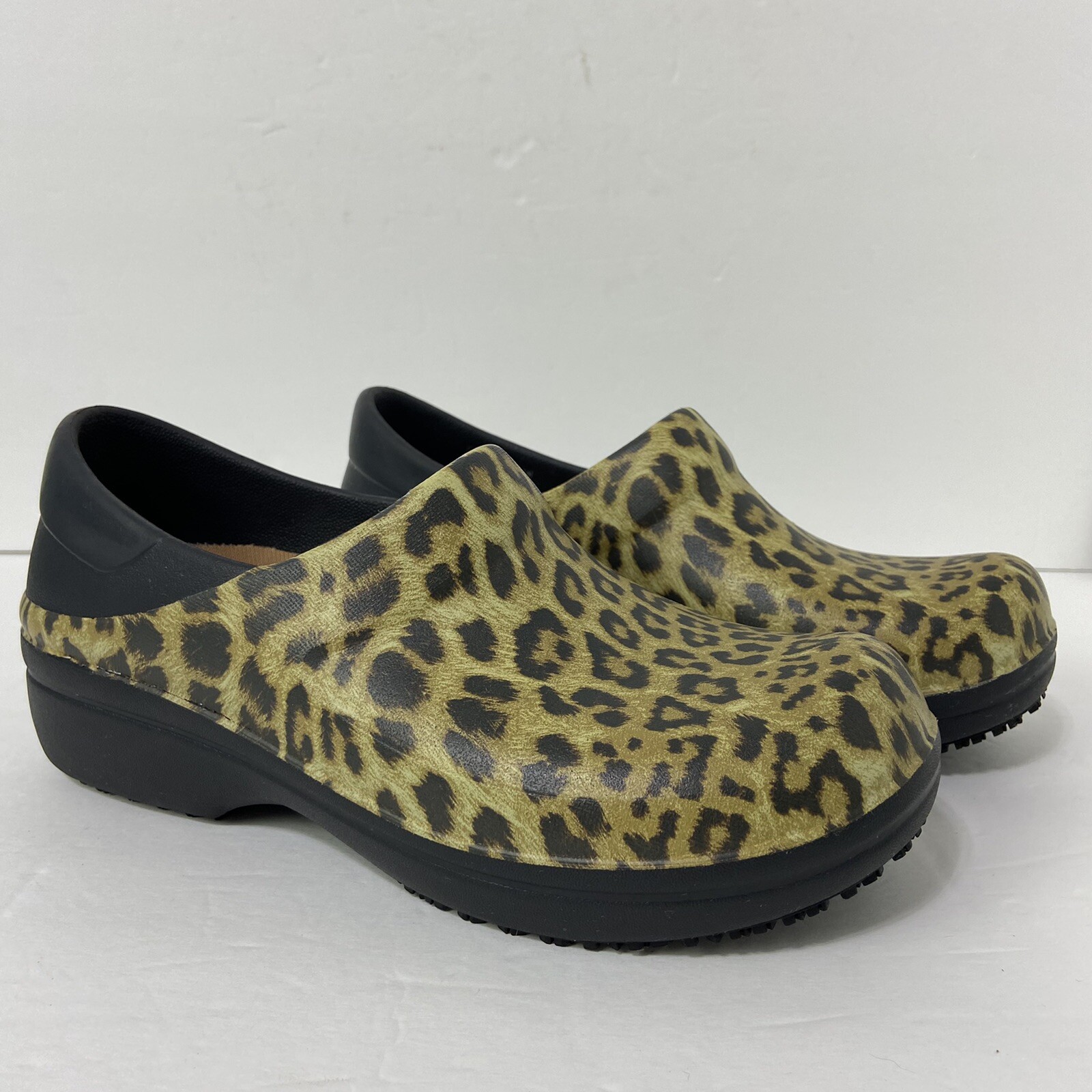 Crocs Neria Pro Graphic Clogs Animal Print Cheetah Women’s Size 6 204046