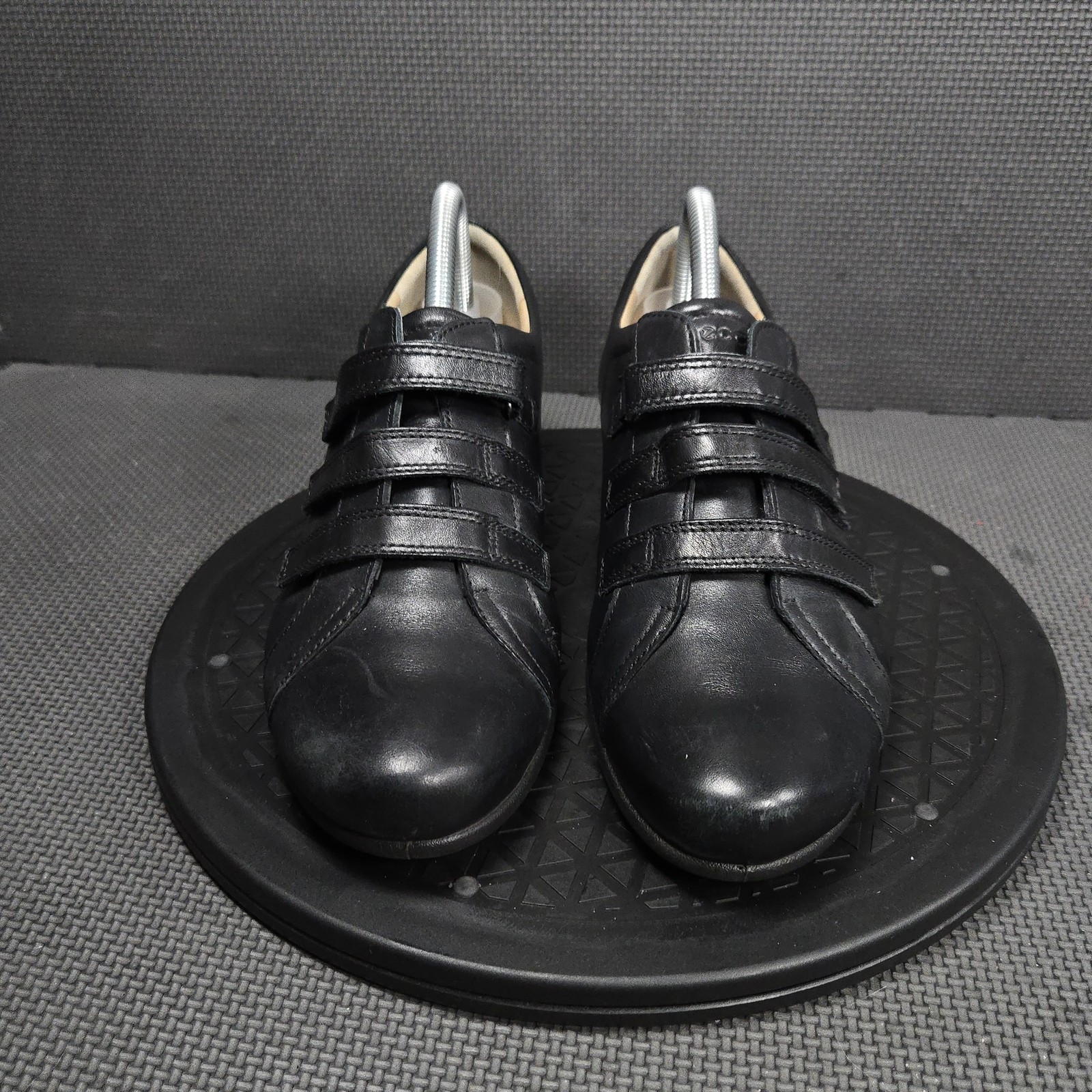 ECCO Shoes Womens Size 9.5 Black Leather Hook Loop Walking Comfort Sneakers