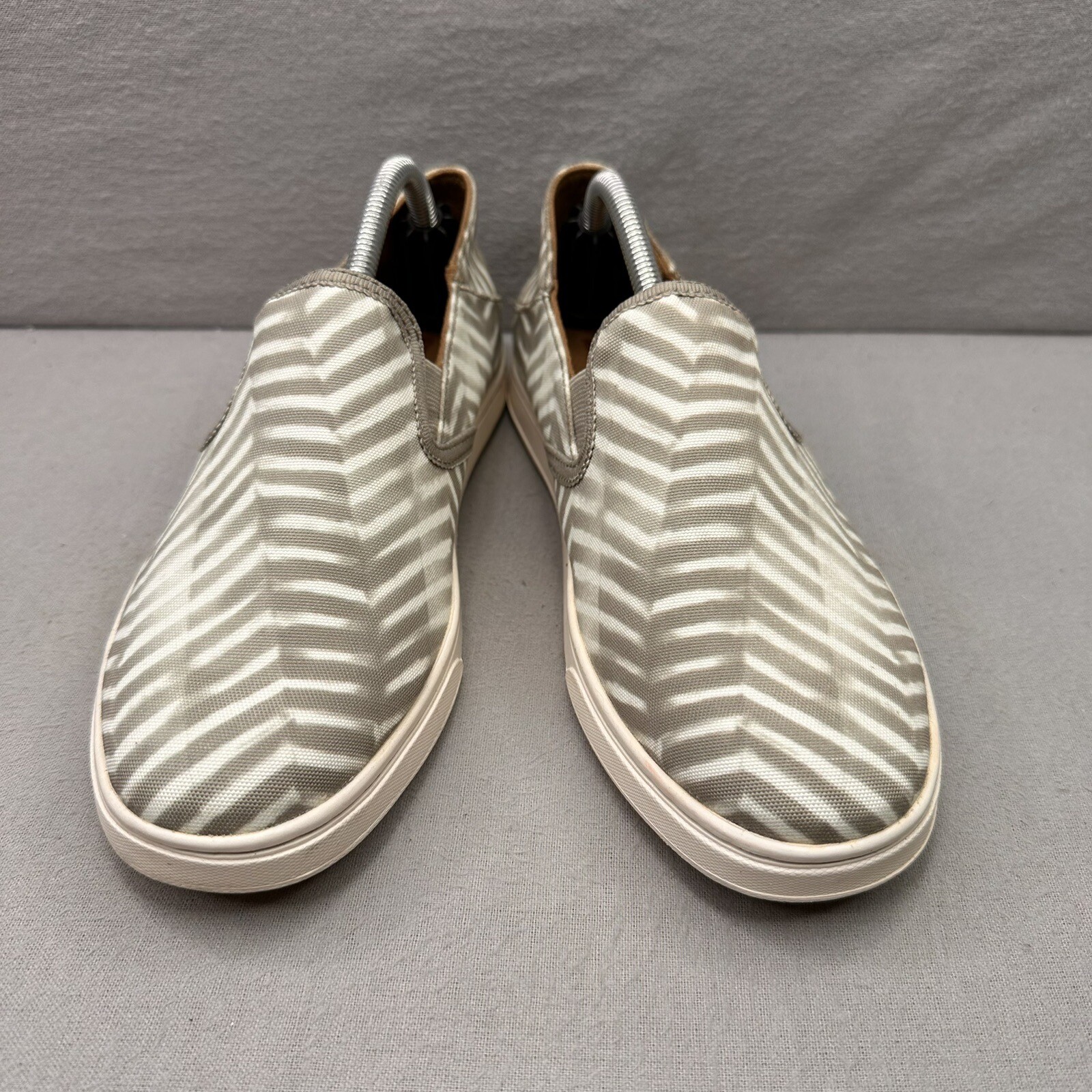 OluKai Pehuea Pai Womens Size 7 Shoes Gray/Off White Canvas Slip On Sneakers