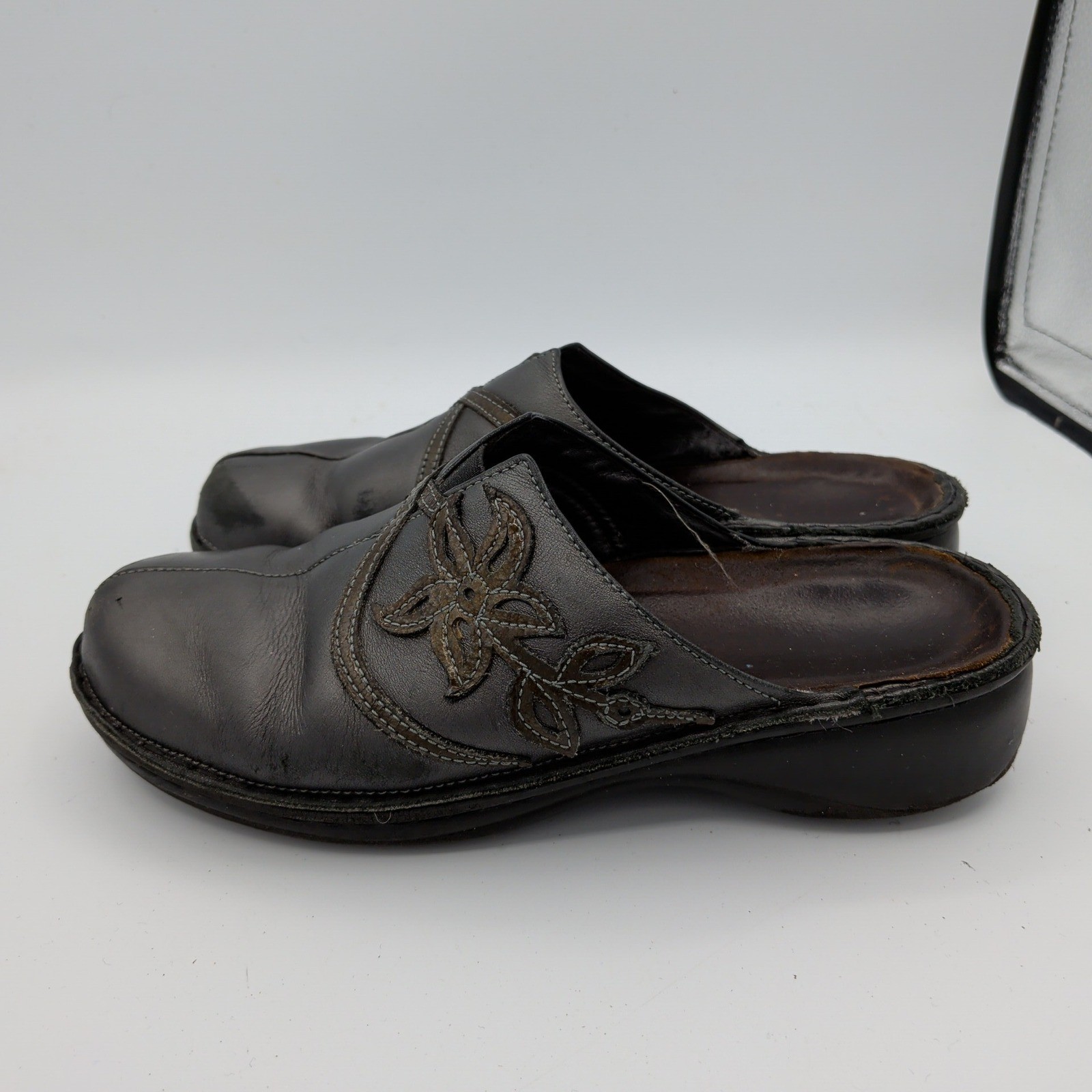 Naot Womens Black Leather Floral Embroidered Clogs Mules EU 37 Comfort Shoes