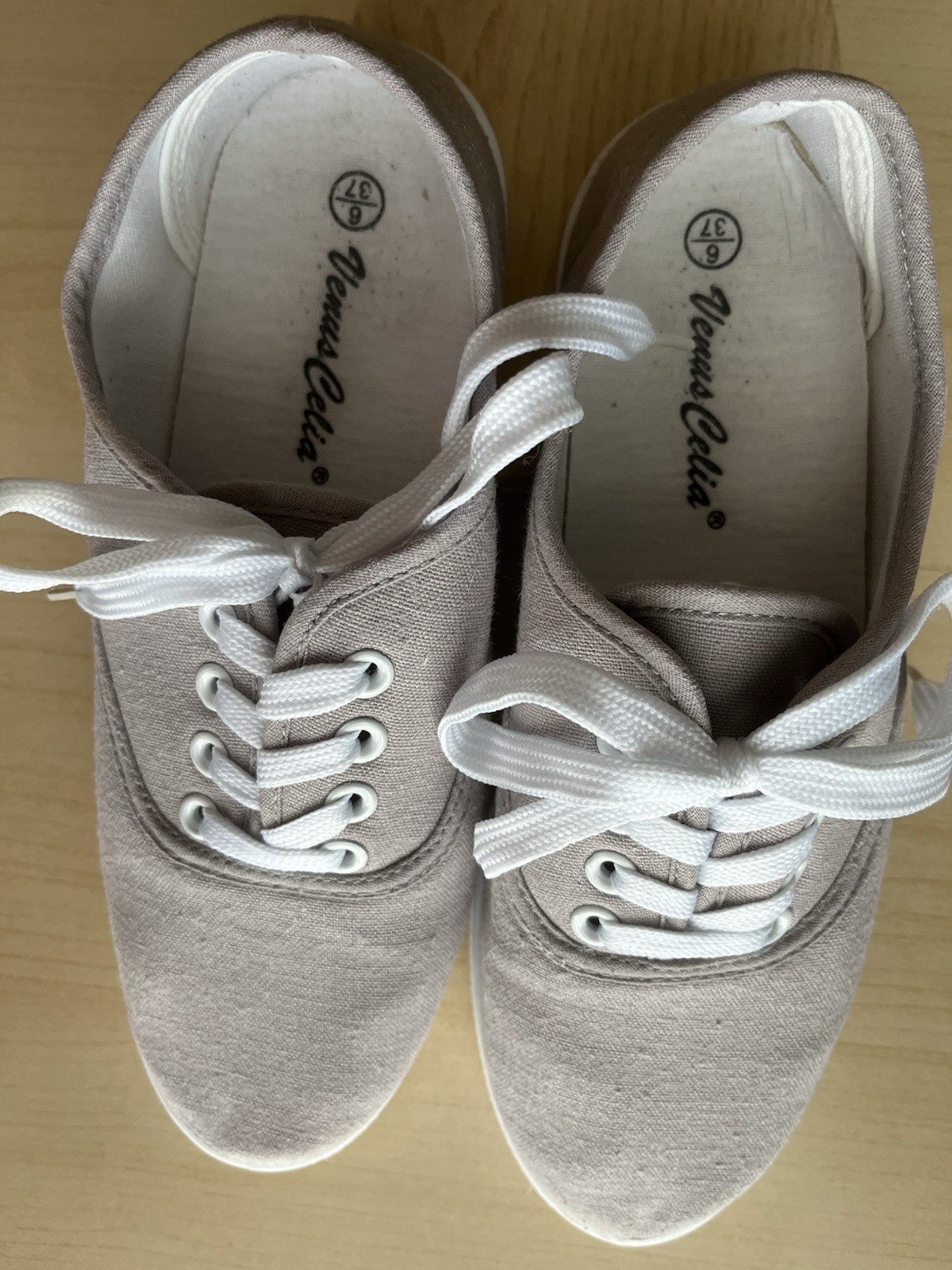 Women’s Gray and White Venus Celia Canvas Comfort Shoes Size 6 M
