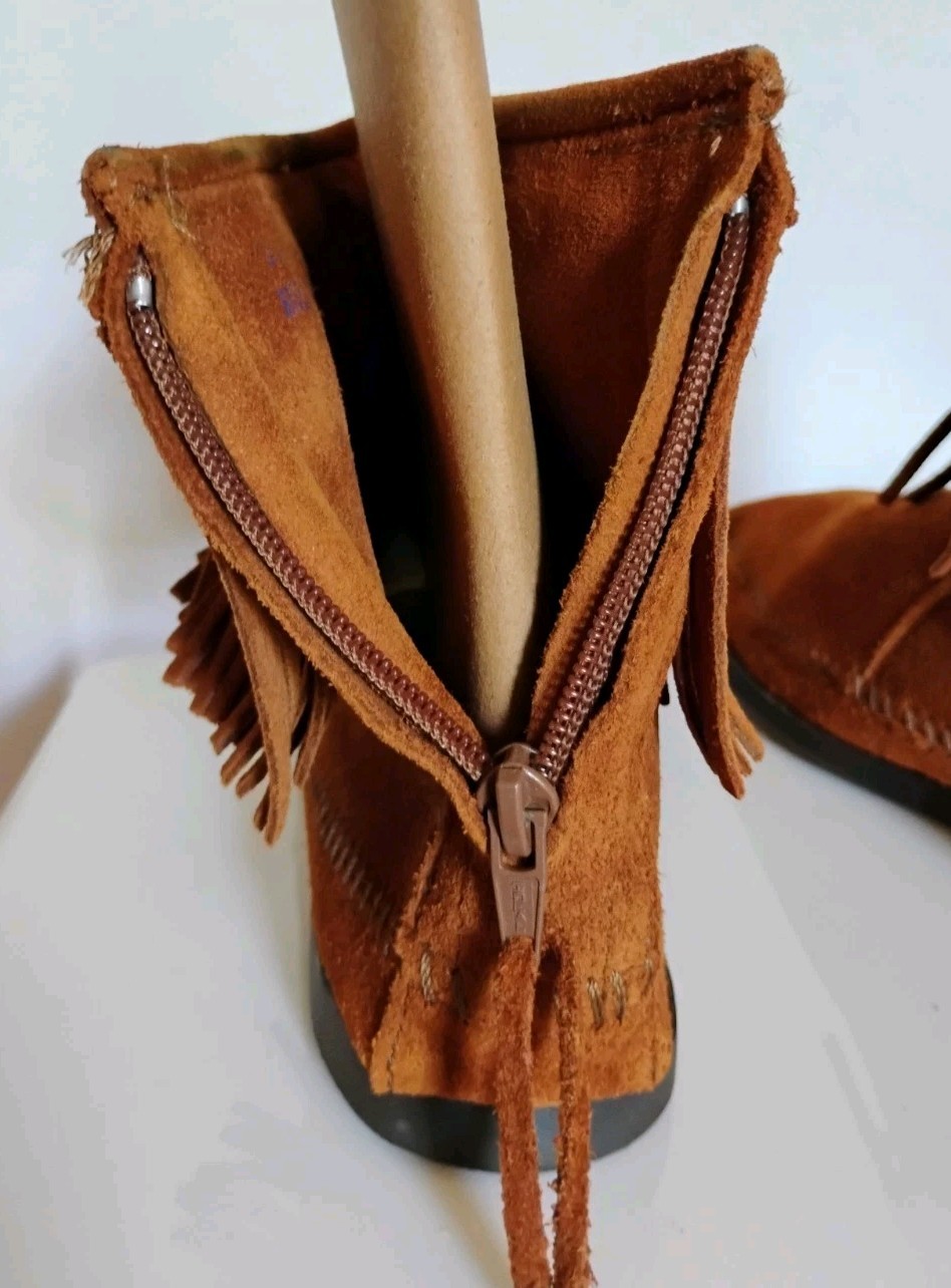 NWOB “Minnetonka” Brown Suede High Top Back Zipper Moccasin Boots US-11