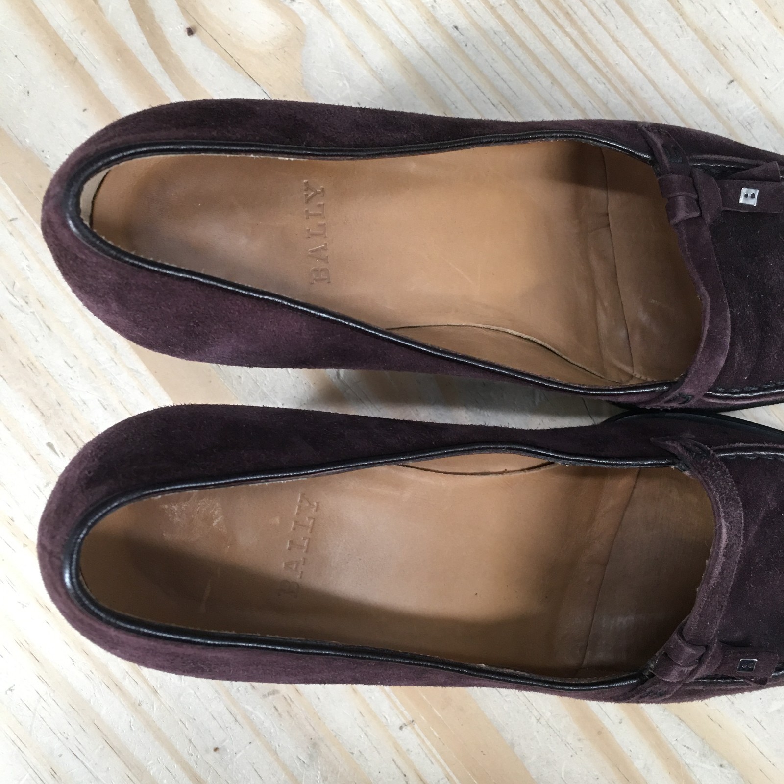 Bally Shoes Womens 5.5 Slip On Moc Toe Kitten Heel Pumps Burgundy Suede Leather