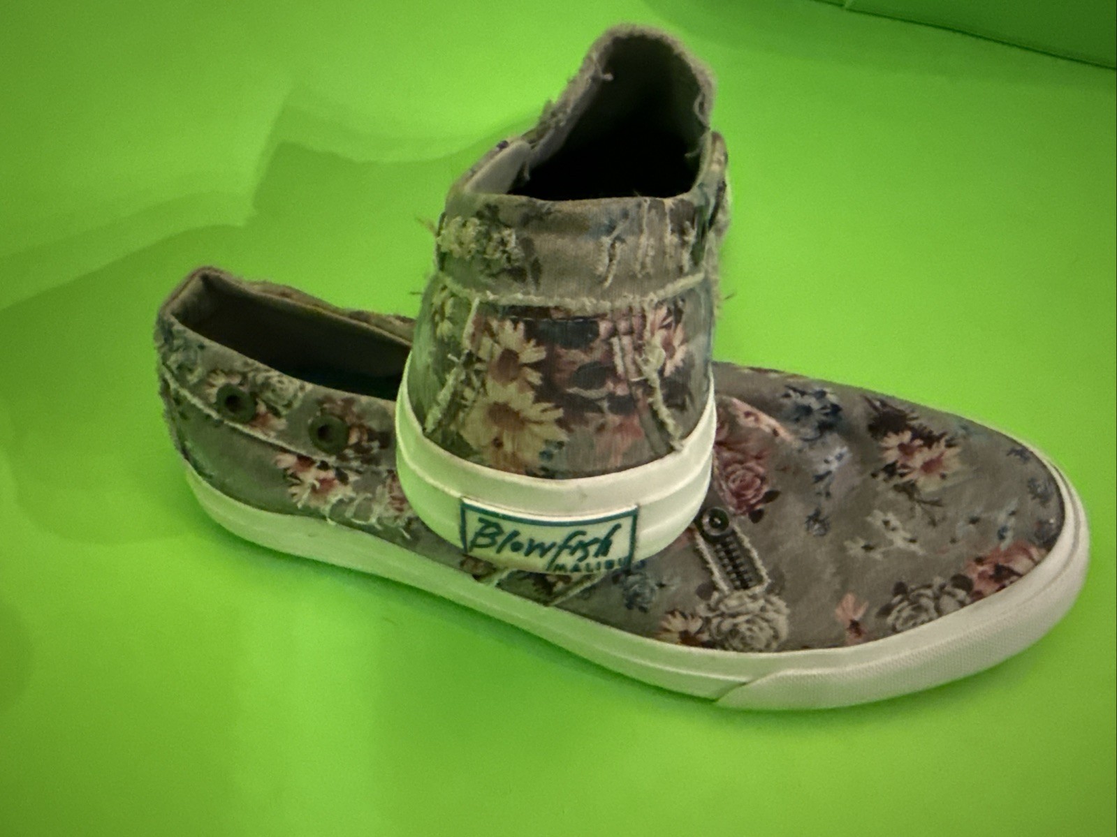 Blowfish Malibu Sneakers Distressed Gray, Size 8