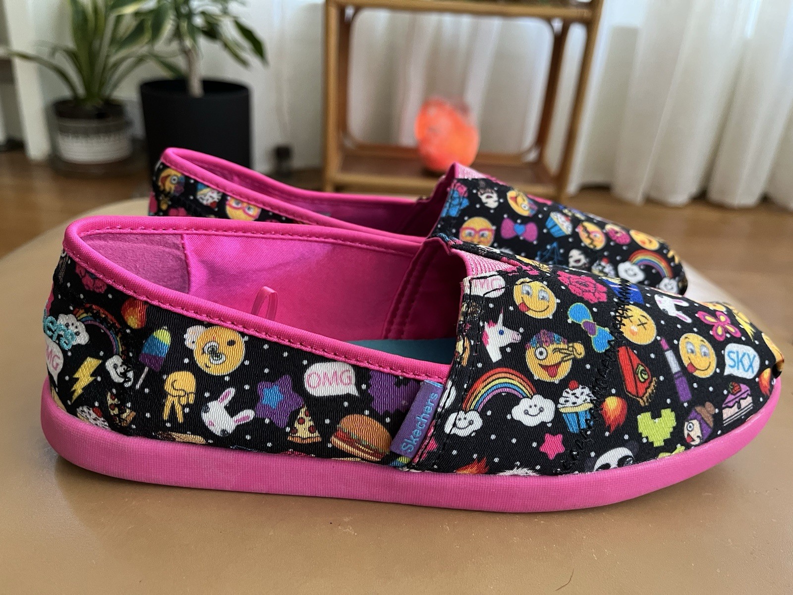 Skechers Womens Emoji Print Canvas Slip On Shoes Size 5 Memory Foam Gel Infused