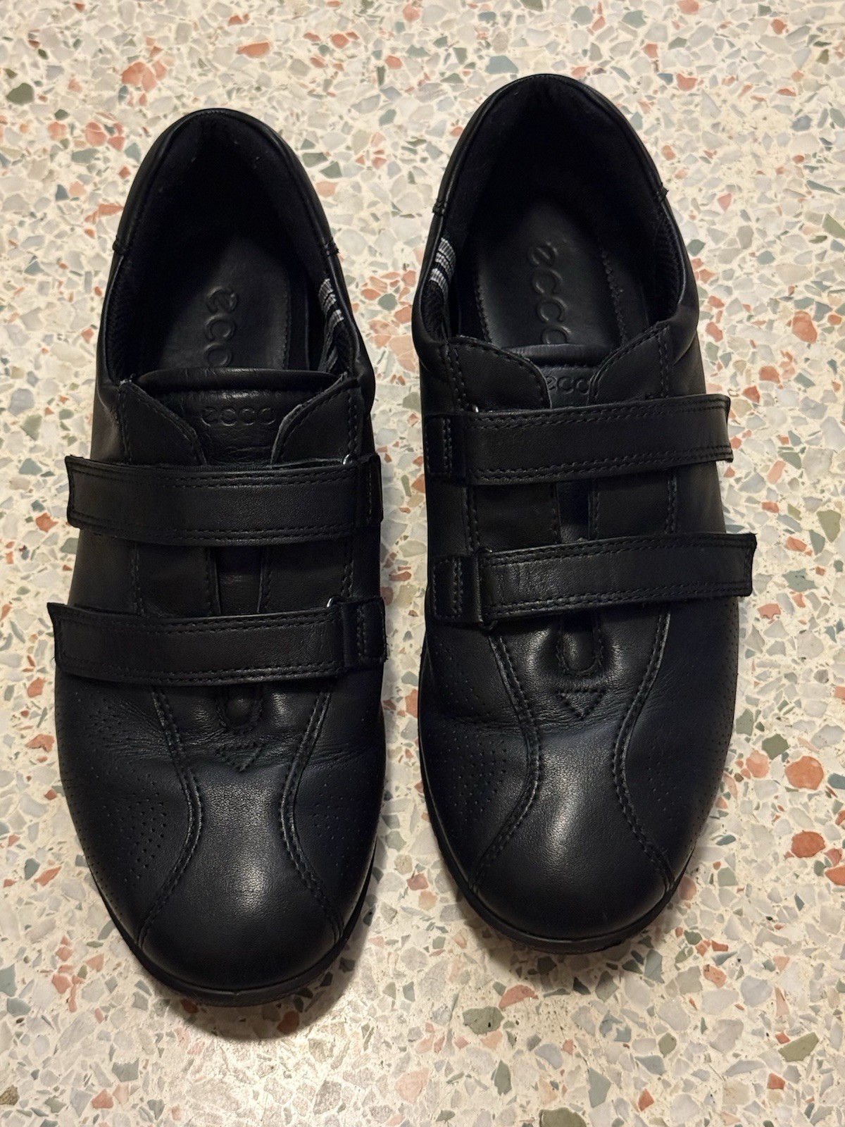 ECCO Leather Hook & Loop Strap Casual women ‘s Sneakers Black Round Toe 8.5